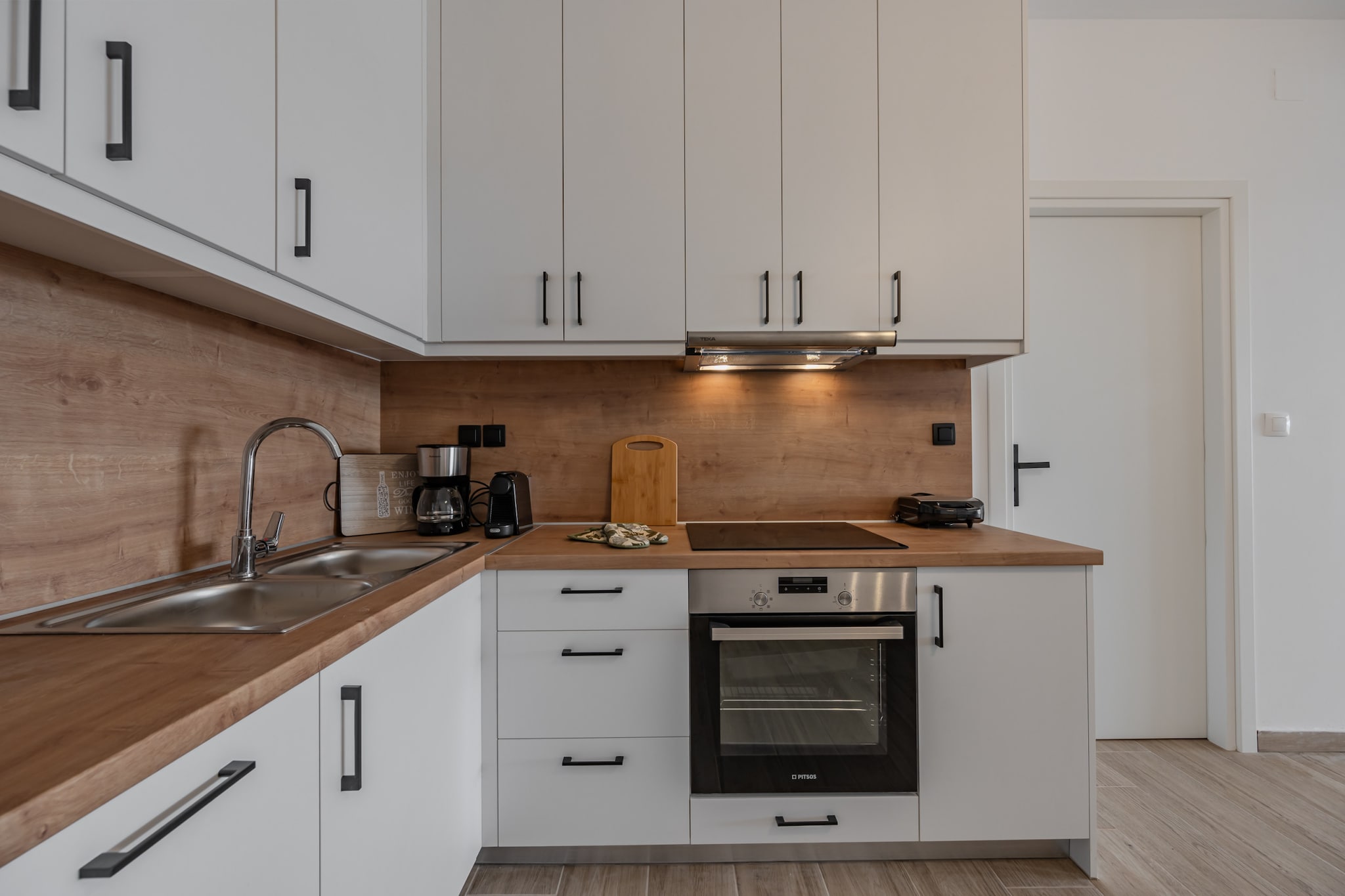 Ground floor: (Living room(TV(flatscreen, smart TV), dining table, seating area), open kitchen(hob(electric), electric kettle, toaster, coffee machine, oven, microwave, dishwasher, fridge-freezer, dishes and cutlery), Bedroom with bathroom(single bed, single bed, shower, washbasin, toilet), Bedroom with bathroom(double king size bed, shower, washbasin, toilet, hairdryer, shampoo))\n\nInternet access, Garden Furniture , washing machine, balcony, air conditioning, terrace, garden(fenced), parking, swimming pool(private, outside), ironing board, iron, hot water, Cleaning products