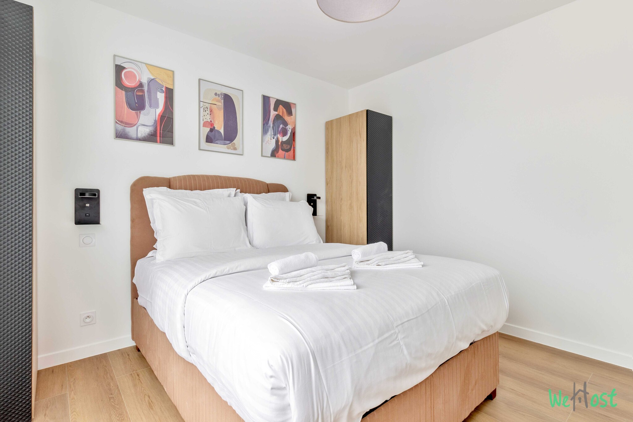 On the 2nd floor: (Living room(Bed Linen, Desk, single sofa bed, TV), Kitchen(stove, electric kettle, toaster, coffee machine, microwave, dishwasher, fridge, dishes and cutlery), bedroom(Queen Bed), bedroom(Queen Bed), bathroom(shower, hairdryer, Towels/Sheets (Incl.), shampoo), toilet(toilet))\n\nElevator, Hot Water, Internet Access DSL, Wardrobe, First Aid, Play area, balcony or terrace, heating, air conditioning, iron, Essentials, Dedicated workspace, Cooking basics, Carbon monoxide detector, Cleaning Disinfection, Downtown, Enhanced cleaning practices, Extra pillows and blankets, High touch surfaces disinfected, Long term stays allowed, Room-darkening shades, Town