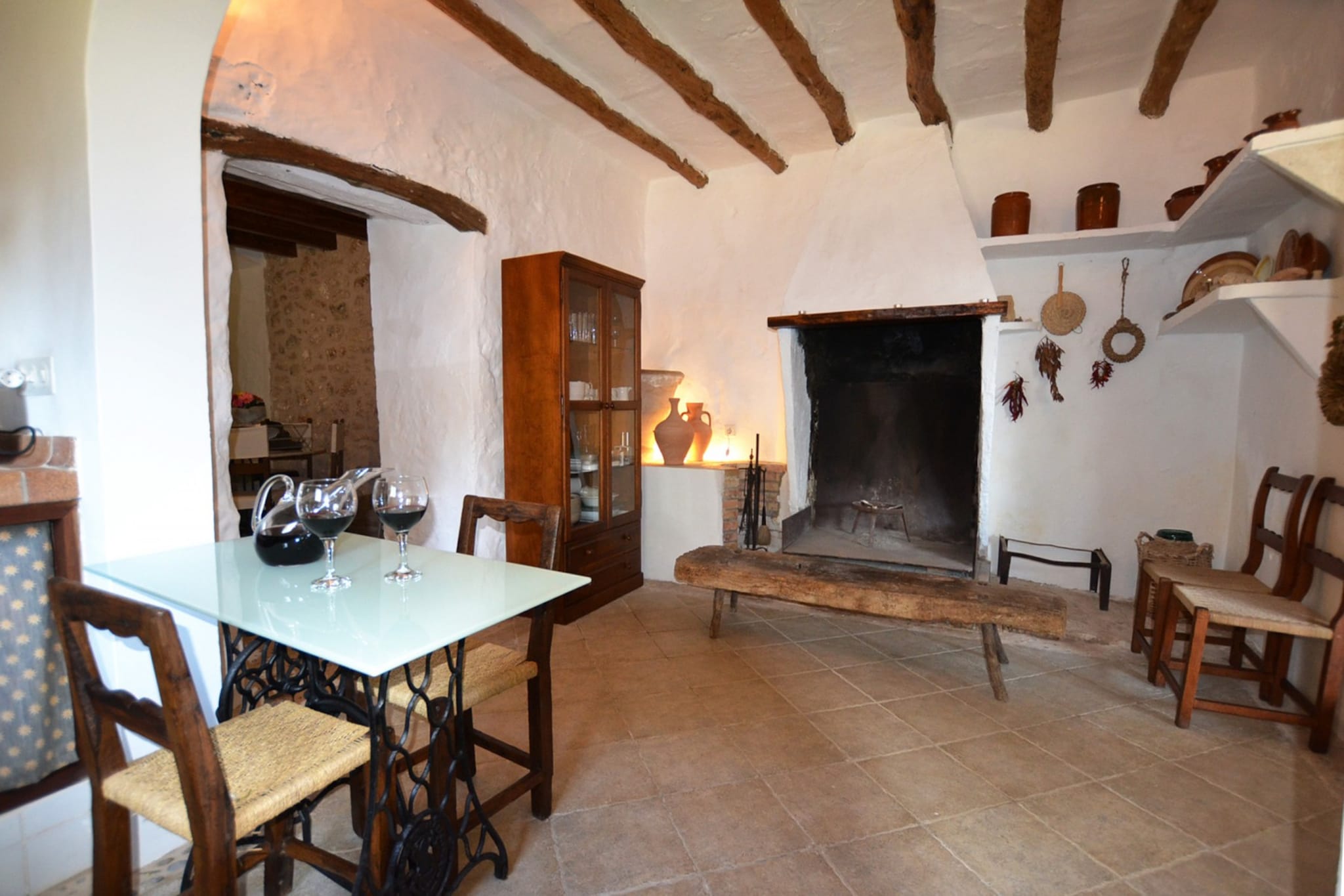 This spacious villa Son Palanc offers an inviting retreat for up to 11 guests, featuring 5 bedrooms and 290 m² of comfortable living space. The property is surrounded by beautiful mountains and lush gardens, providing a peaceful escape in a family-friendly setting. It is equipped with essential amenities such as air conditioning in some bedrooms, a private swimming pool, Wi-Fi, satellite TV, and a fireplace, ensuring a cozy and relaxing stay. The villa also offers a 100 m² terrace with outdoor furniture and a barbecue area, perfect for enjoying meals or unwinding outdoors.

Located just 500 meters from the charming town of Sineu, guests have easy access to local supermarkets, restaurants, and transportation options, including the train and bus stations. The village is home to various eateries, such as Restaurante Tomassini and Restaurante Es Molí den Pau, offering authentic Mallorcan cuisine. For beach lovers, the villa is only 20 km from the sandy beach of Can Picafort, while rock beach enthusiasts can head to Alcanada, just 25 km away. The nearby nature reserve "S'Albufera" and other attractions like Palma Aquarium and Aqualand provide plenty of opportunities for exploration.

Inside, the villa features an open-plan kitchen with modern appliances, including a refrigerator, microwave, oven, and dishwasher, making meal preparation easy. The kitchen is fully equipped with all necessary utensils, coffee maker, toaster, and more. A washing machine is also available for added convenience.
The rental license number is ETV/7304