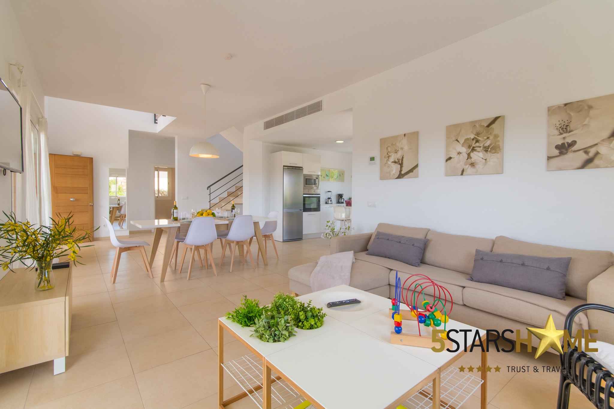 This spacious and modern Brisa de Mar 1 villa in the peaceful Barcares area of Alcudia is perfect for families or groups of up to 8 people. With 4 double bedrooms and 3 bathrooms, the home offers comfort and privacy for everyone. Guests will enjoy air conditioning, free Wi-Fi, and a private pool surrounded by a well-maintained garden with a barbecue and multiple terraces—ideal for relaxing, sunbathing, or enjoying meals outdoors in Mallorca’s pleasant climate.
Located just 200 meters from the beach, the villa is great for families with children, thanks to the calm, shallow waters. Water sports enthusiasts will find plenty of nearby activities, including kite surfing and snorkeling. The charming old town of Alcudia is close by, offering cobblestone streets, tapas bars, and unique shops. The nearby marina also provides a wide selection of restaurants, cafes, and entertainment options.
The villa’s 212 m² interior is spread over two floors, featuring a bright open-plan living space with comfortable seating and a large dining area. The stylish kitchen is fully equipped and includes a breakfast bar, perfect for casual meals. Large sliding glass doors open directly onto the garden and pool area, creating a seamless indoor-outdoor experience. Baby essentials like cots and high chairs are available on request, making this home ideal for families of all ages.
The rental license number is ETV/3799