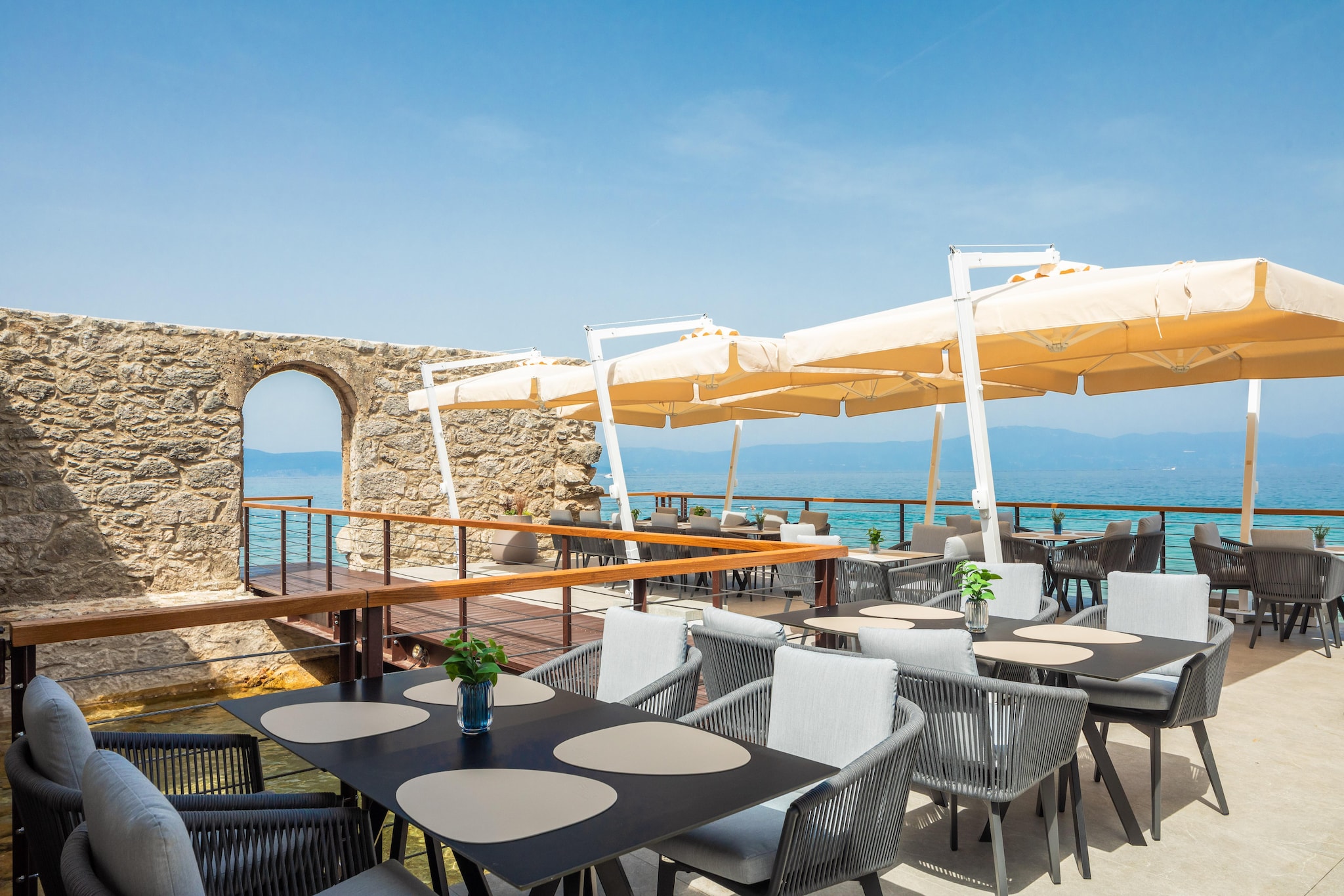 Aminess ATEA Camping Resort - Njivice - AMBER LUXURY Holiday home 5 Pers 40m2-Terrassenbalkon