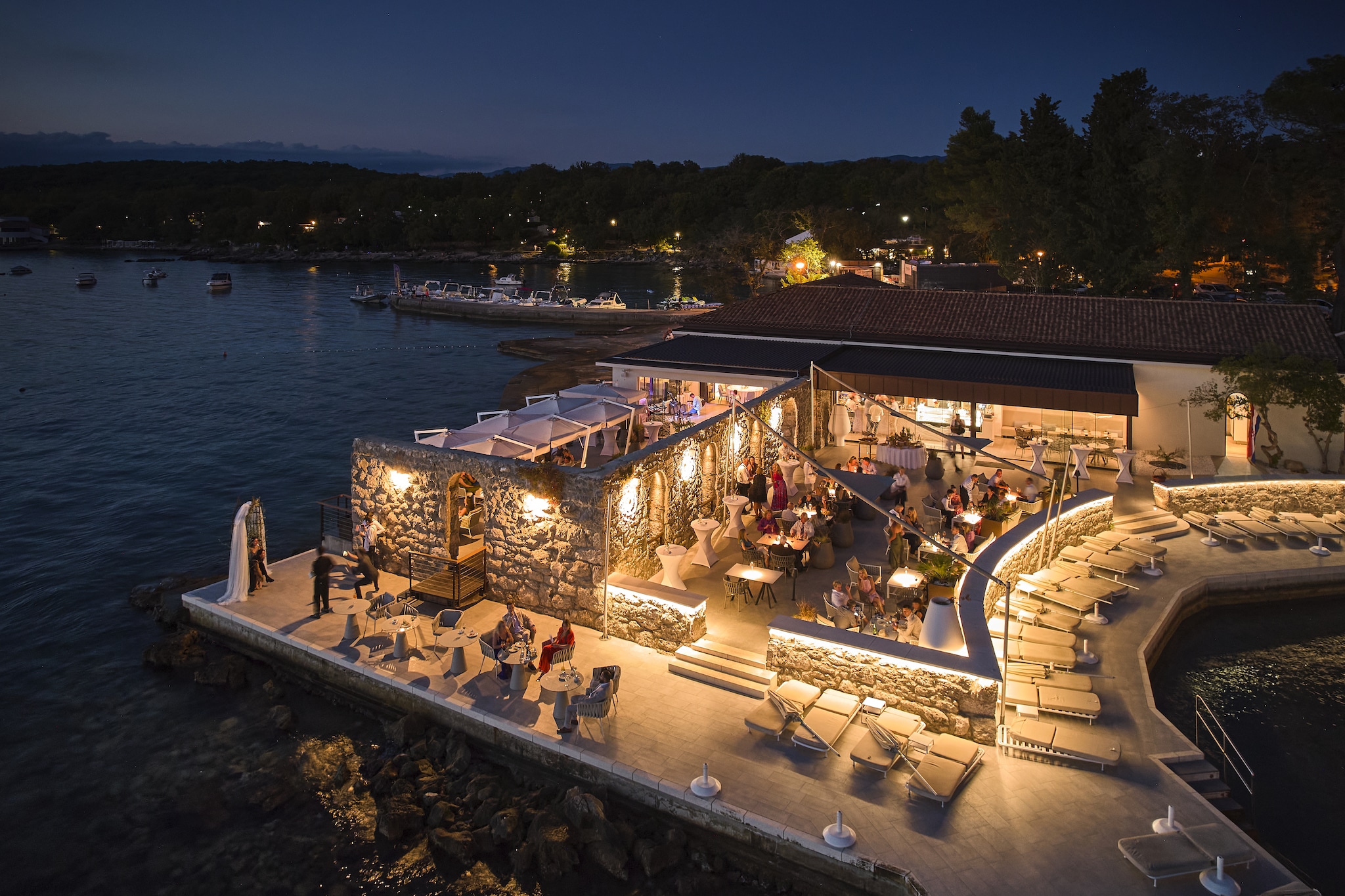 Aminess ATEA Camping Resort - Njivice - AMBER LUXURY Holiday home 5 Pers 40m2-Außenbereich Sommer