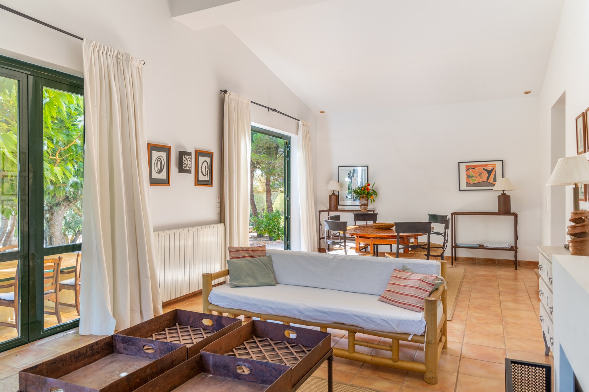 Welcome to this stunning holiday house Issama located near Manacor, Mallorca, where comfort, style, and convenience meet to create the perfect getaway. This spacious property features 5 double bedrooms and 4 bathrooms, making it ideal for large families or groups of friends. The large, fully equipped kitchen with a dining area invites you to prepare meals with ease, while the cozy living room with an integrated dining area offers a perfect spot for relaxation. Stay connected with WiFi internet and enjoy entertainment with satellite TV. Outdoors, the well-maintained garden includes a furnished pool terrace, a chill-out zone by the pool, and a large barbecue terrace for alfresco dining.

The location of the villa offers easy access to the bustling town of Manacor, the second-largest city on the island. Known for being the home of tennis pro Rafael Nadal, the area has much to offer. Visit the famous Majorica pearl factory or explore the town's rich history and vibrant shops. Manacor is also the center of Mallorca's woodworking and furniture manufacturing, and its surrounding region is full of agricultural landscapes, including almond and fig tree plantations.

For your convenience, the property also features private parking and a fitness-equipped covered terrace for those who wish to stay active during their stay. Whether youâ€™re relaxing by the pool, enjoying a barbecue, or exploring the local area, this holiday house offers everything you need for an unforgettable vacation.
The rentallicense number is ETV/790