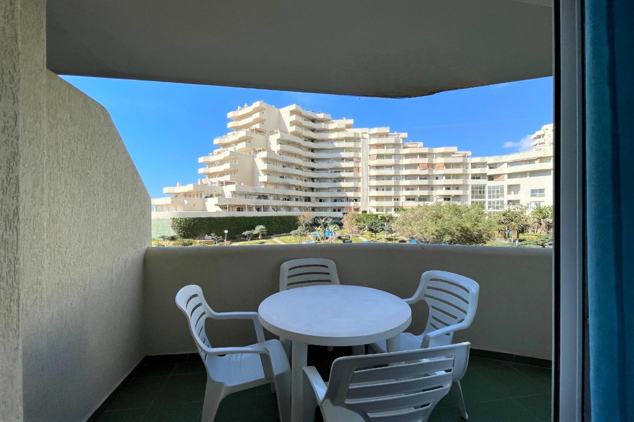 This cozy and bright apartment in BenalBeach offers a modern and functional space for up to 4 people. It features a spacious bedroom with a double bed, a comfortable sofa bed in the living room, and a fully equipped kitchen. The apartment also includes a full bathroom and a private terrace, where you can unwind while enjoying beautiful sea views.

Just steps from the beach, you can enjoy leisurely walks along the golden sands or take a dip in the clear waters of the Mediterranean. BenalmÃ¡dena beach is known for its beauty and vibrant atmosphere, perfect for sunbathing or engaging in water sports. The apartment is ideally located to explore the areaâ€™s many attractions, including water parks and animal parks, offering fun for the whole family.

The development itself features a private water park, complete with exciting slides and plenty of opportunities for adrenaline-pumping fun. After a day of adventure, indulge in delicious local cuisine at the many seaside restaurants nearby. With everything you need for a relaxing and enjoyable stay, this apartment is the perfect base for your BenalmÃ¡dena getaway.