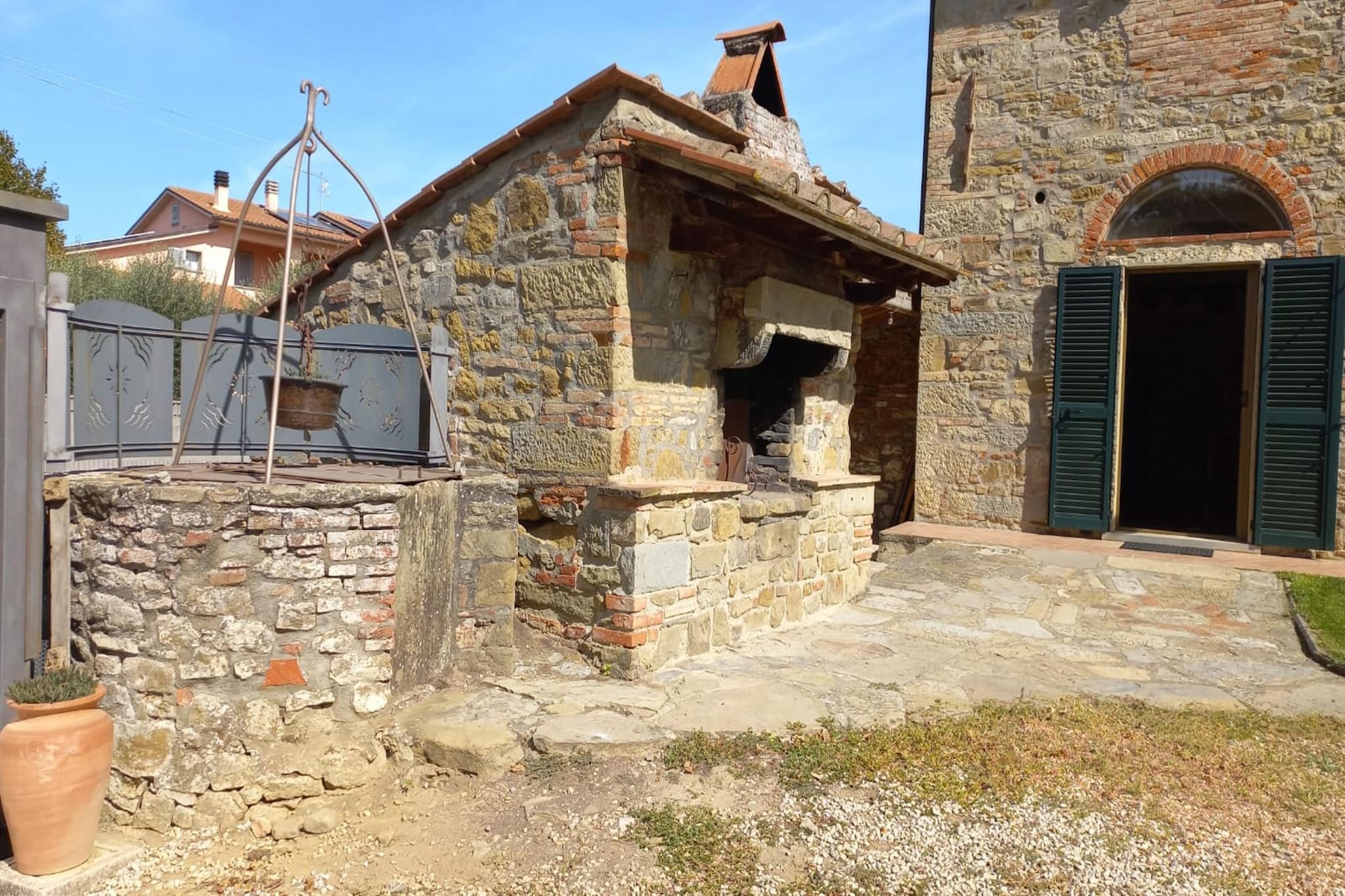 Ground floor: (Living room(double sofa bed, TV, dining table), Kitchenette(oven, fridge-freezer), Kitchenette(oven, fridge-freezer), Living/diningroom(double sofa bed, TV, dining table, fireplace), bedroom(double bed(twin duvet)), bedroom(double bed(twin duvet)), bedroom(double bed), bathroom(hairdryer, Towels incl.), bathroom)\n\nOn the 1st floor: (Kitchenette(oven, fridge-freezer), Living/diningroom(double sofa bed, TV, dining table, Accessible-height bed), bedroom(double bed), bathroom(bath tub))\n\nLiving/diningroom, swimming pool(private, opened from Jun upto and including 1/2 Sep)