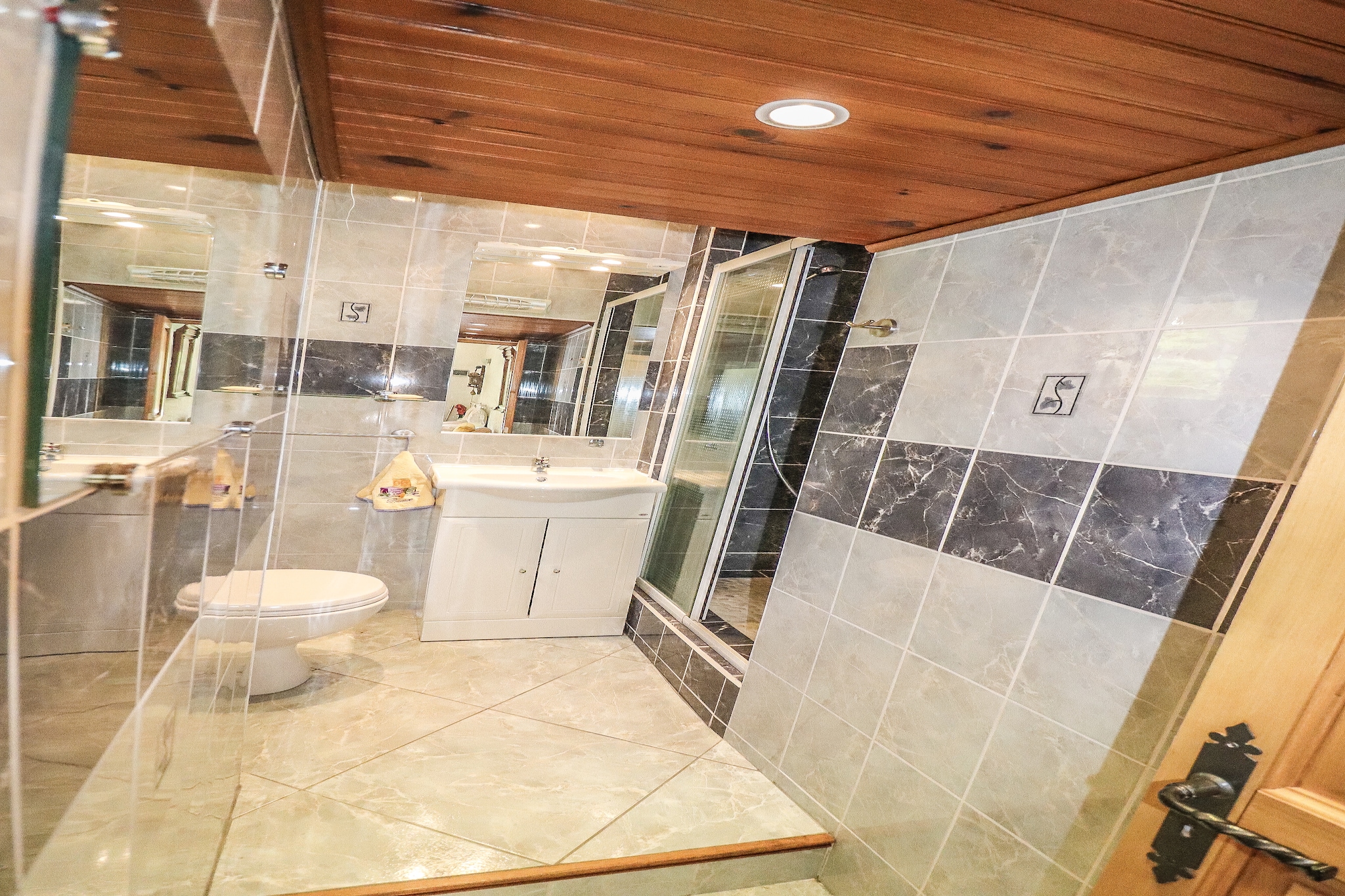VILLA PANEOU-Bathroom