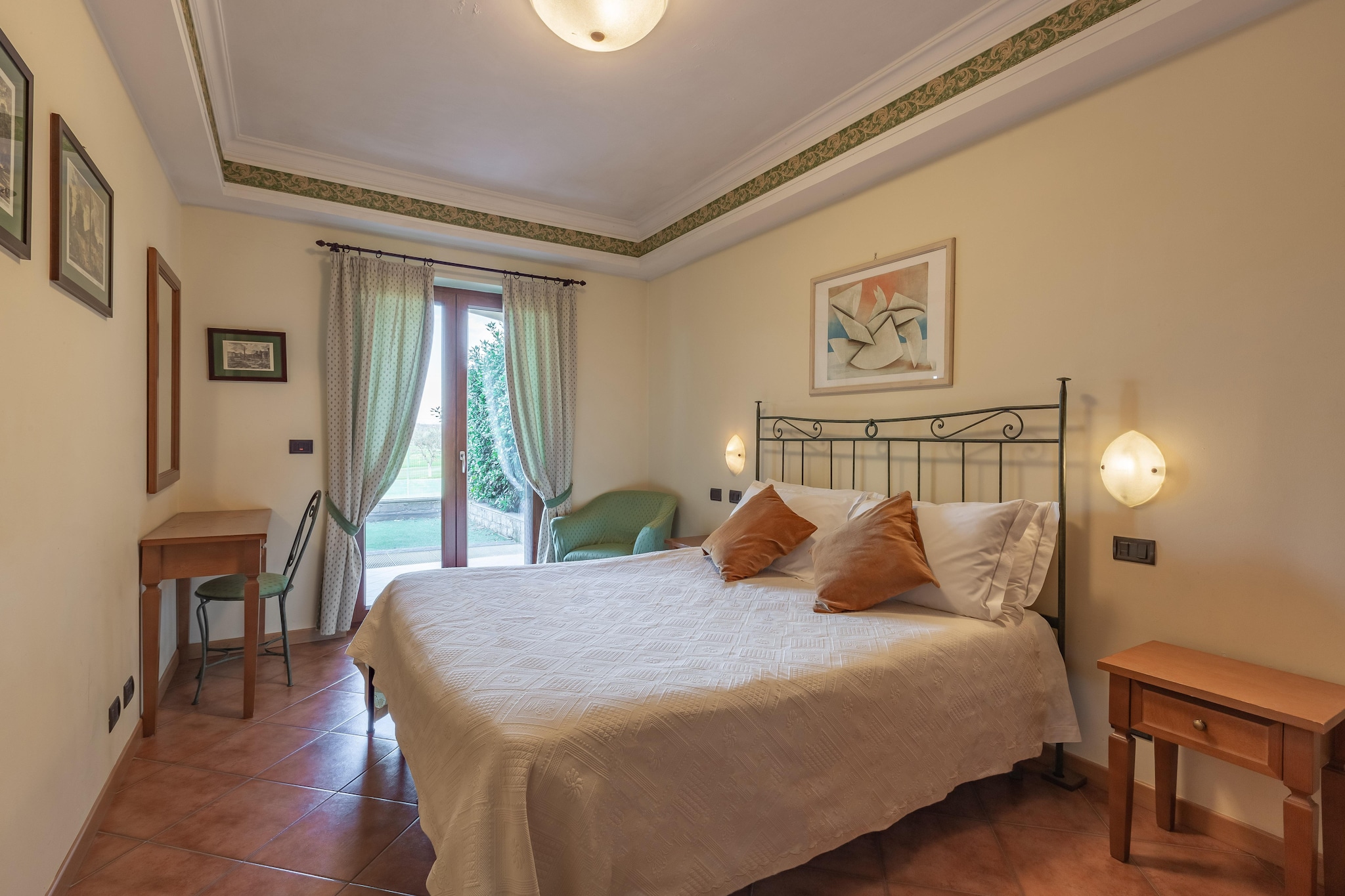 open kitchen(hob, espresso machine, oven, microwave, dishwasher, fridge, dishes and cutlery), Living/bed room(double sofa bed, TV), bedroom(double bed), bathroom(bathtub or shower, washbasin, toilet, hairdryer, body soap), air conditioning, garden, parking