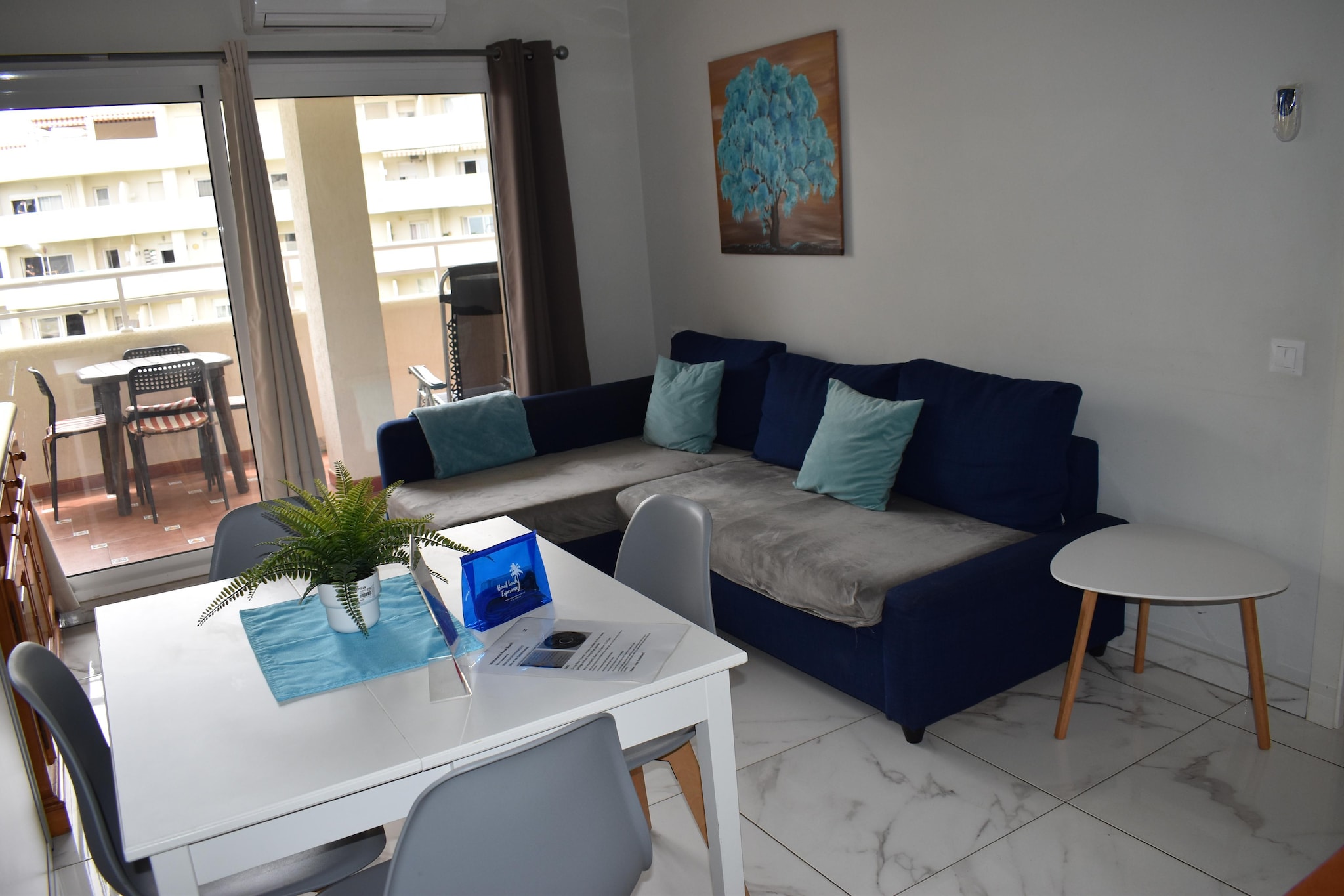 Apartamento con terraza y vistas 327