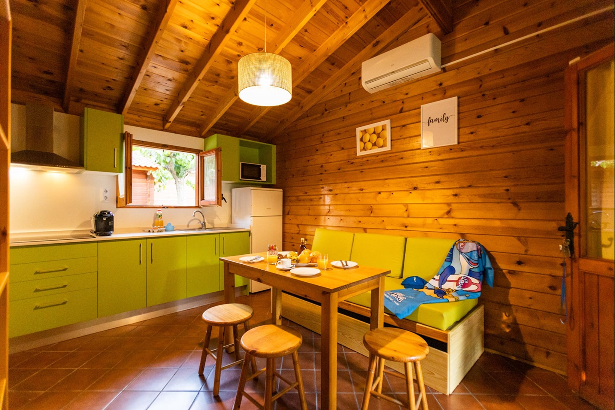 Discover our cozy bungalows, quietly nestled within a pleasant campsite, partially shaded by trees for a relaxing retreat. Each bungalow measures 36m² and is thoughtfully designed to accommodate families of up to 5 people. Featuring two comfortable bedrooms, a spacious living room with a TV, and a fully equipped open kitchen with essential amenities like a cooker, coffee machine, microwave, and fridge, these bungalows provide a perfect home-away-from-home experience. With air conditioning for warm days, a private terrace with garden furniture, and parking available on-site, guests can enjoy a convenient and comfortable stay.
The bungalows come complete with a well-appointed bathroom featuring a shower, washbasin, and toilet. The inviting bedrooms include a double bed in one and three single beds in the other, ideal for children or additional guests. Guests can also take advantage of the shared swimming pool, perfect for cooling off during the sunny months and creating lasting memories with family and friends.
Cambrils is a charming coastal town that offers a wealth of attractions for visitors. Enjoy the beautiful sandy beaches ideal for sunbathing and water sports, or take a leisurely stroll along the scenic promenade lined with shops, cafes, and restaurants serving delicious Mediterranean cuisine. Nearby attractions include PortAventura World, a thrilling amusement park for family fun, and the picturesque Cambrils Marina, perfect for enjoying fresh seafood and waterfront views. With so much to explore, our bungalows provide an excellent base for an unforgettable holiday experience in this enchanting region.
The swimming pool at Camping La Llosa is open from April 17th