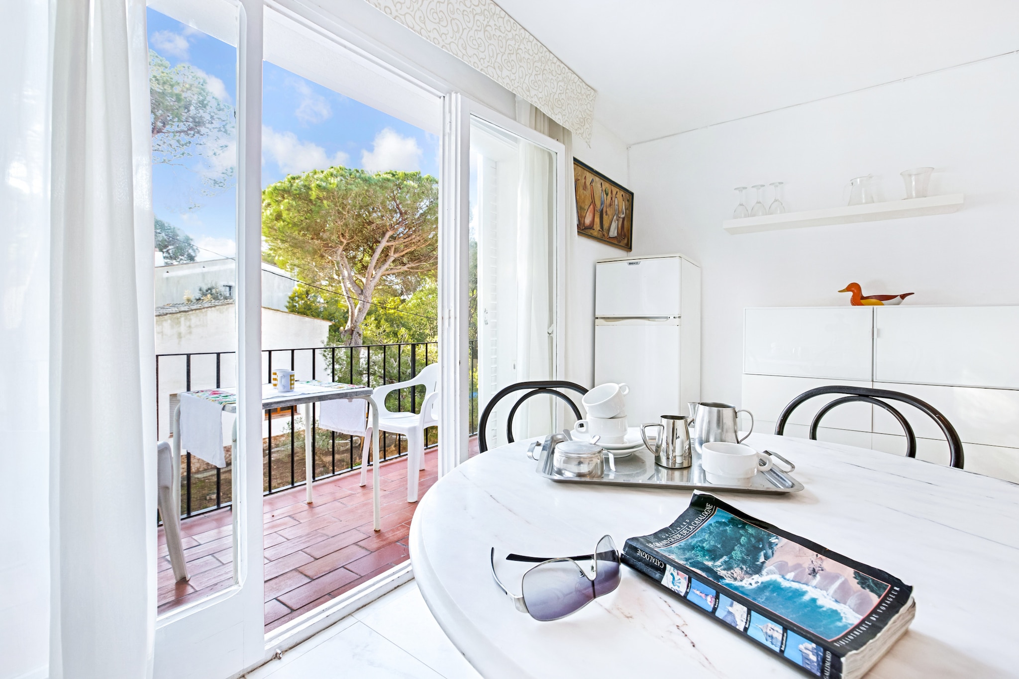 Kitchen(coffee machine, oven, microwave, fridge, freezer), Living/diningroom(double sofa bed, TV, dining table), bedroom(single bed(90 x 190 cm), single bed(90 x 190 cm)), bathroom(shower), Internet access, washing machine, terrace