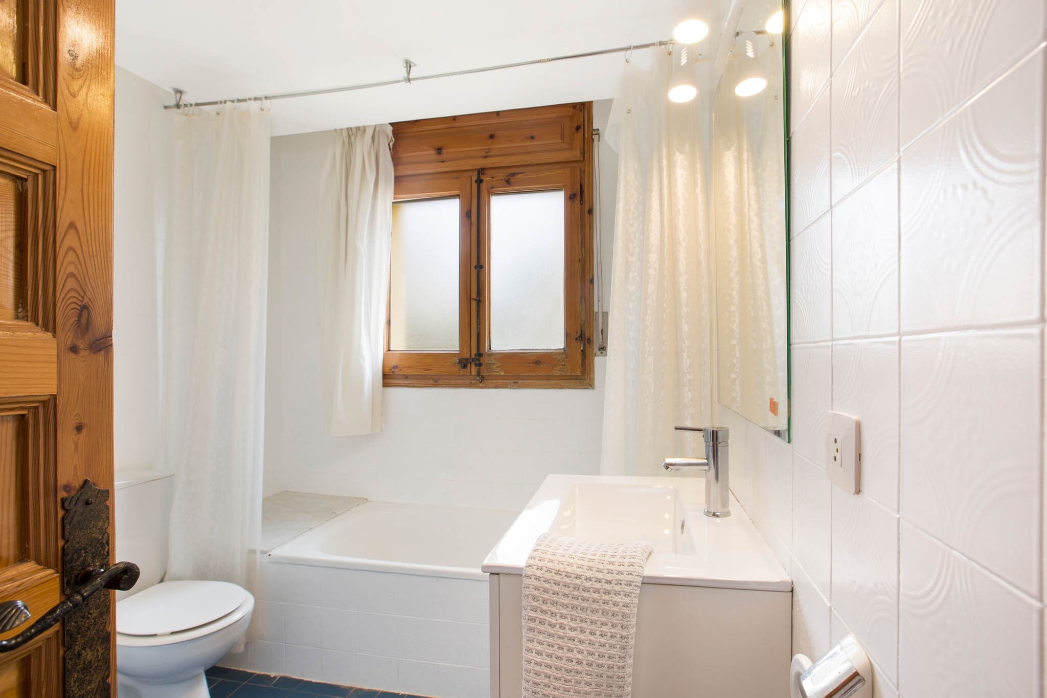 Cenit B-10-Bathroom