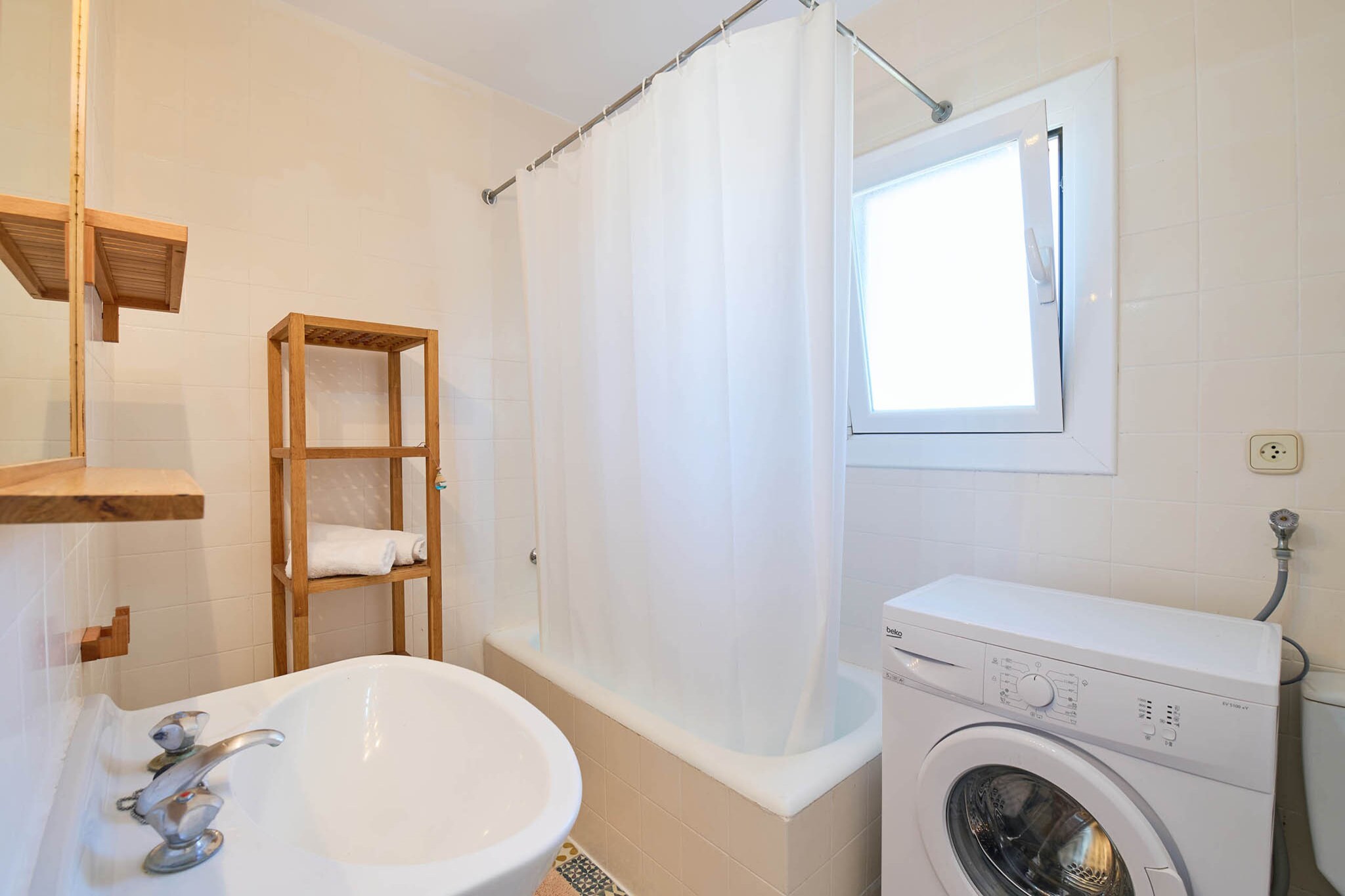Costa Brava X-3-Bathroom