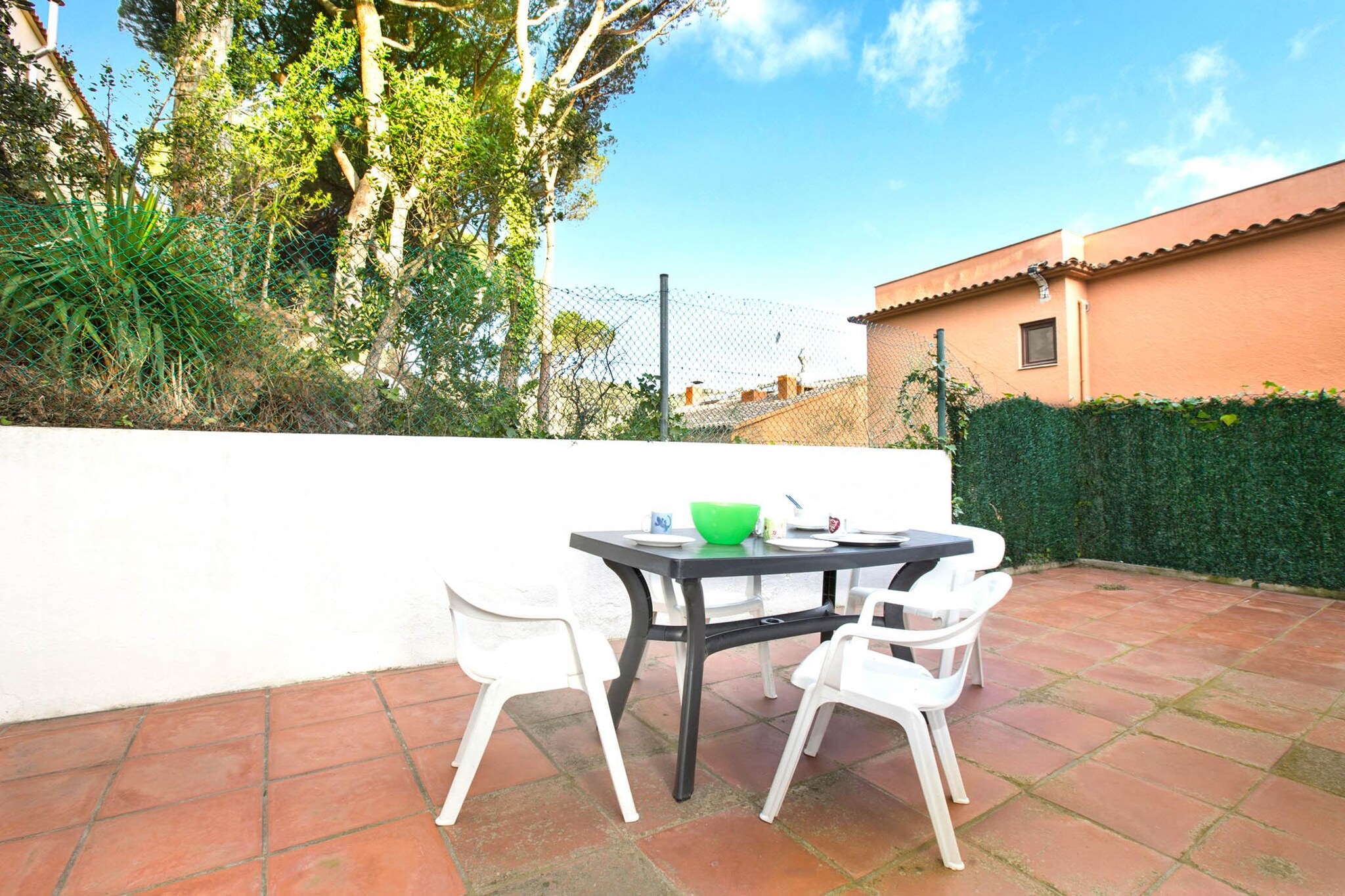 Geranis 3-Terrace balcony