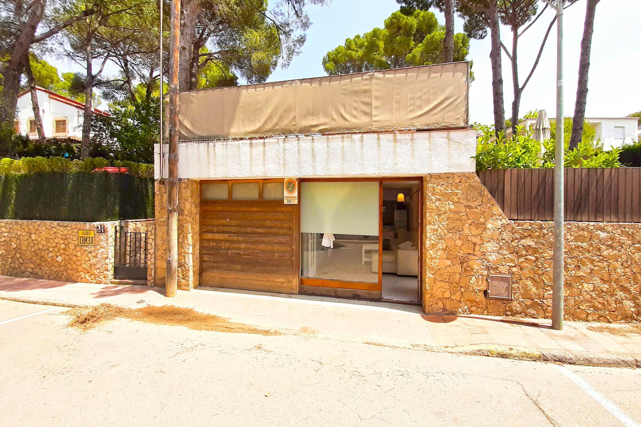 Gregal-Exterior summer