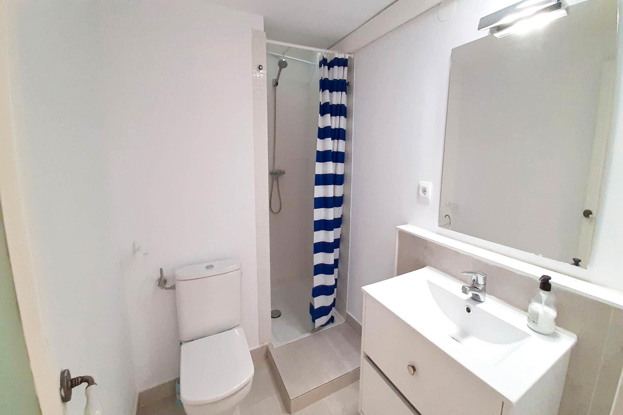 Gregal-Bathroom