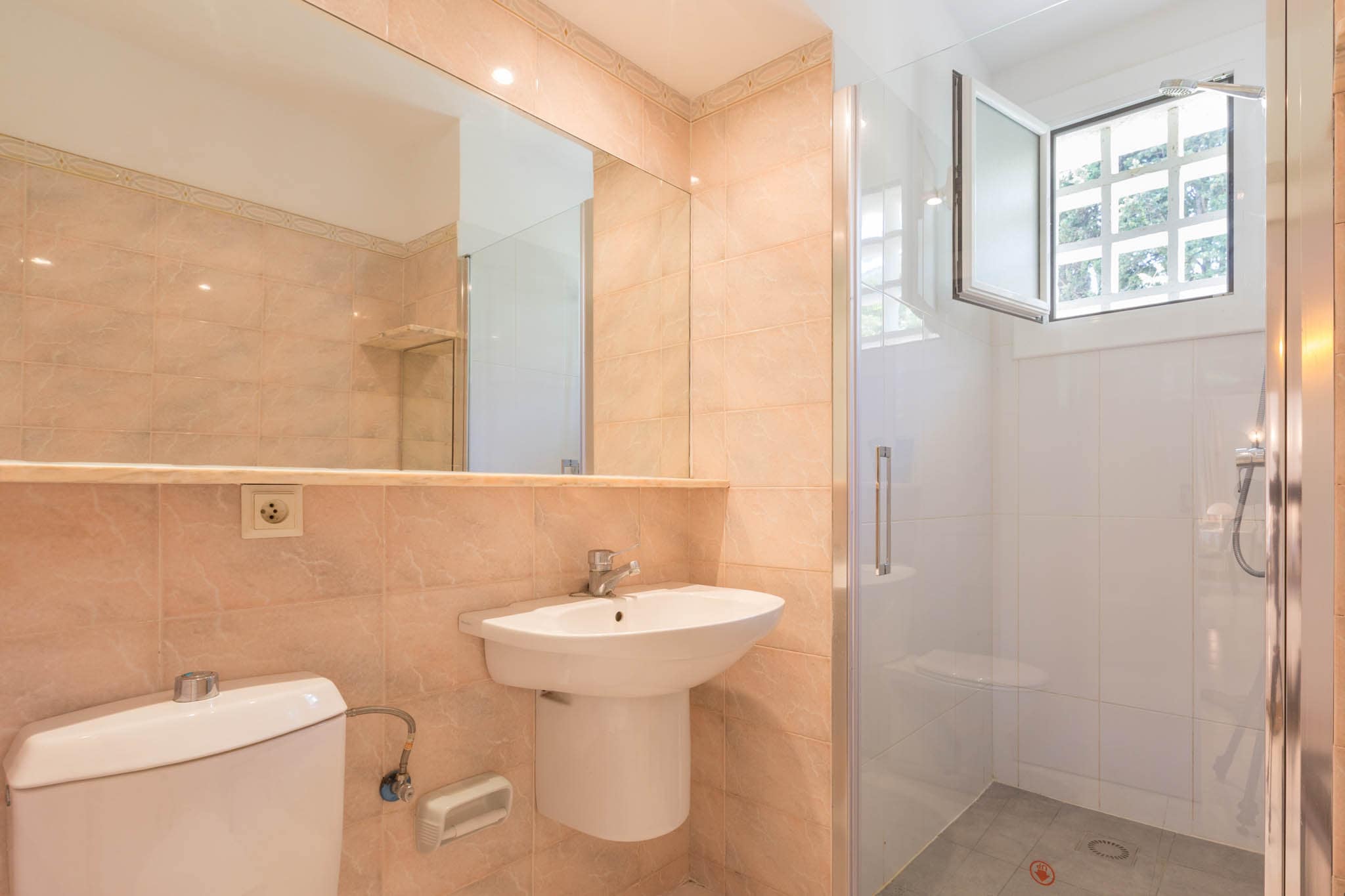 Pandora  Pl.-Bathroom