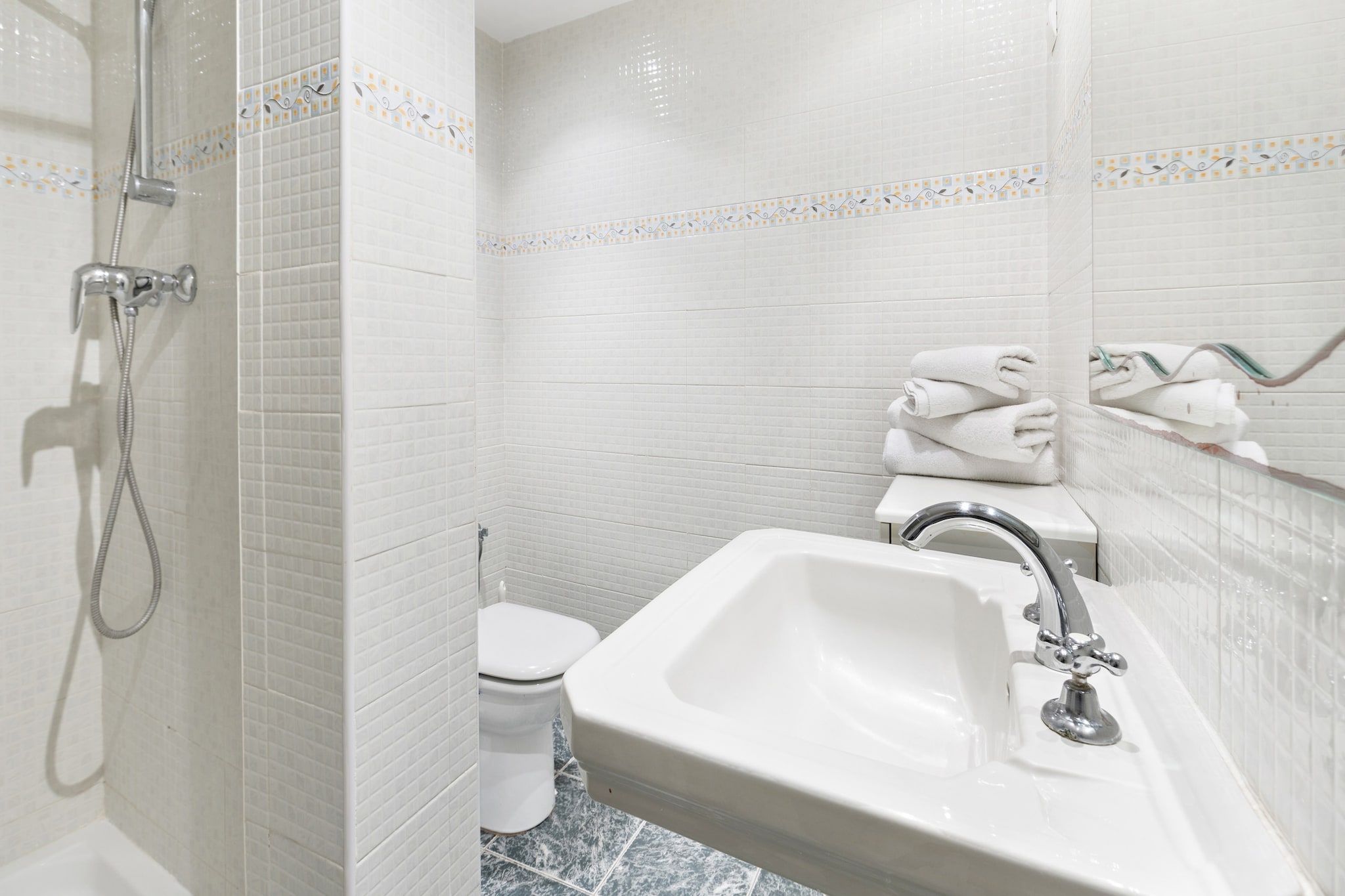 Peral-Bathroom
