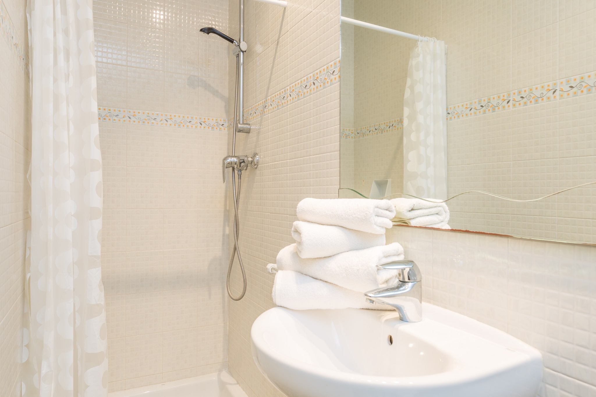 Peral-Bathroom