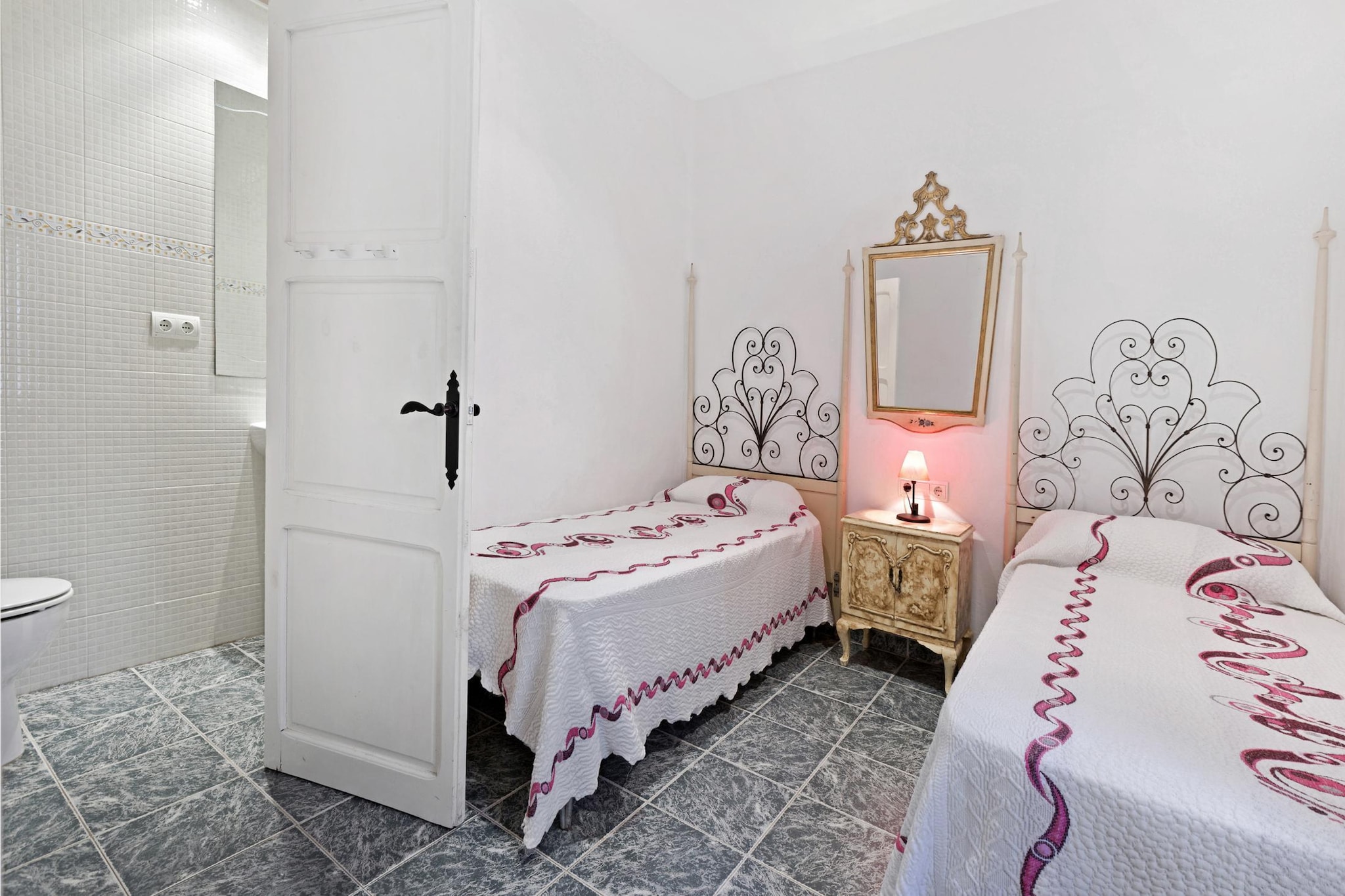Peral-Bedroom