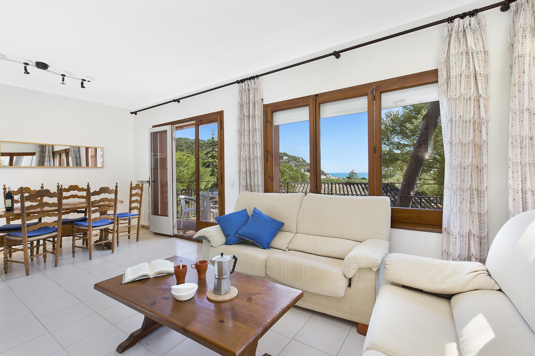 This spacious 4-bedroom apartment offers a comfortable retreat for up to 7 guests, making it ideal for family vacations. Located just a couple of minutes' walk from the peaceful and picturesque beach of Llafranc, the apartment is part of a house divided into 3 units, all sharing access to a refreshing swimming pool. Situated in a quiet neighborhood, it features a cozy living room with a TV and fireplace, with direct access to a relaxing terrace. The terrace is perfect for enjoying breakfast while taking in mountain views and partial sea views. 
The apartment includes a fully equipped, renovated kitchen with essential appliances, including a fridge, oven, microwave, cutlery, and cookware. The four bedrooms offer a variety of sleeping arrangements, including a double bedroom with two single beds and an en suite bathroom with a shower, another room with two single beds, a third room with two single beds (90x190 cm and 80x180 cm), and a fourth bedroom with one single bed. There are also two bathrooms, both with showers. This property provides an excellent blend of comfort and convenience for a memorable Costa Brava holiday.
Additional amenities include optional services such as sheets and towels (for an extra charge), Wi-Fi (available for an additional daily fee), and a cot and highchair (available for a small daily supplement). Please note that pets are not allowed, and reservations for young people under 35 years of age are not accepted. With its serene setting and proximity to the beach, this apartment is perfect for a relaxing family getaway.