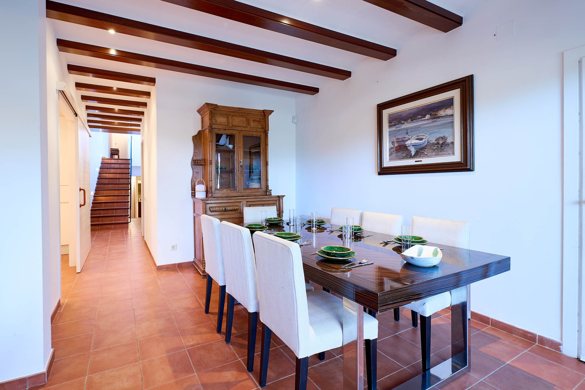 This homely and modern 4-bedroom villa in Llafranc offers a comfortable stay for up to 7 guests, with 96 m² of well-appointed living space. Ideally located just 200 meters from the sandy beach and city center, the villa is also only a short walk from a rock beach and a supermarket, making it incredibly convenient for your stay. Situated in a family-friendly area, the villa is close to a shopping zone and a variety of restaurants, offering everything you need for a relaxing and enjoyable Costa Brava holiday. A golf course is located 20 km away for those interested in outdoor activities.
The villa comes fully equipped with a range of modern amenities, including outdoor furniture and a spacious 30 m² terrace, perfect for relaxing or enjoying meals outdoors. Inside, you'll find a cozy living space with a TV, as well as practical features like a washing machine, dryer, and iron. The independent kitchen is equipped with induction cooking, a refrigerator, microwave, oven, freezer, dishwasher, coffee machine, toaster, kettle, and juicer, making meal preparation easy and convenient.
With its prime location, modern amenities, and comfortable surroundings, this villa is the perfect base for families or groups looking to explore and enjoy all that Llafranc and the Costa Brava have to offer.