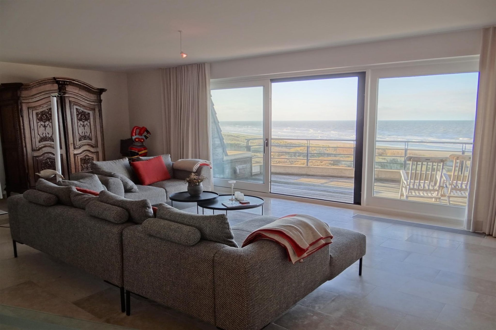 LONG ISLAND - Living room