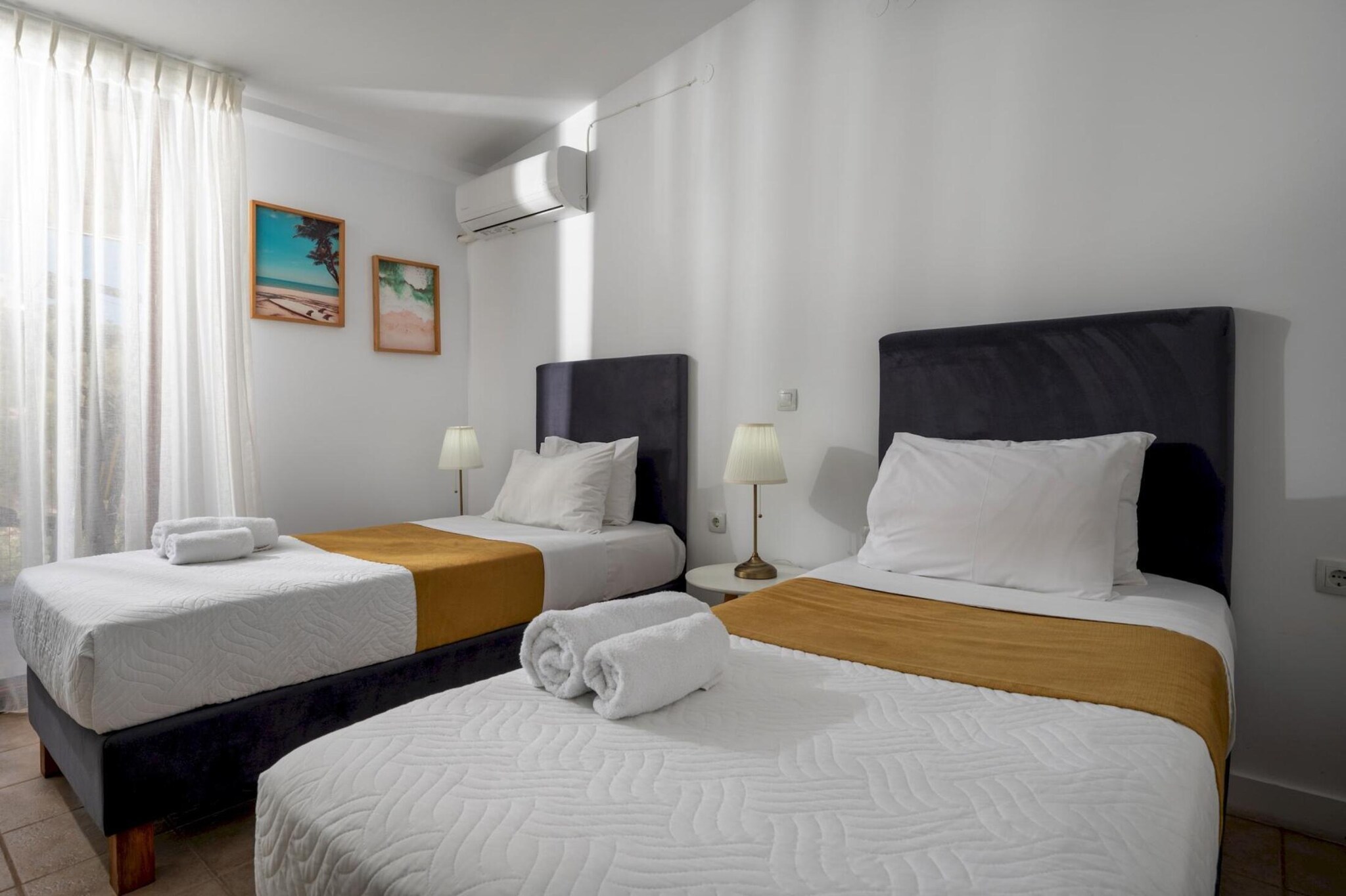 open kitchen(oven, dishwasher), Living/diningroom(TV(flatscreen), dining table, seating area), bedroom(double bed), bedroom(double bed), bedroom(double bed), bedroom(double bed), bathroom(shower), bathroom(shower), bathroom(shower), fitness room, Internet access, grill, air conditioning, terrace, BBQ, parking, swimming pool(private), high chair