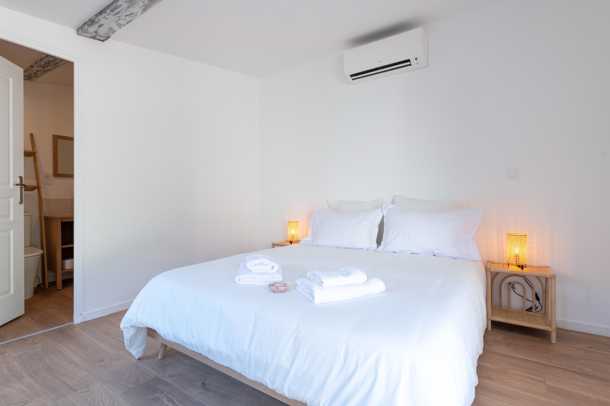 Ground floor: (open kitchen(electric kettle, cooker, hood, coffee machine, oven, microwave, dishwasher, fridge-freezer), Living/diningroom(TV, seating area), bedroom(double bed(160 x 200 cm)), bedroom(double bed(160 x 200 cm)), bedroom(double bed(160 x 200 cm)), bedroom(double bed(140 x 190 cm)), bathroom(shower, toilet), bathroom(shower, toilet), bathroom(shower, toilet))\n\nterrace, garden(private), garden furniture, sun loungers, parking, swimming pool(private, cover,  7 x  4 m.)