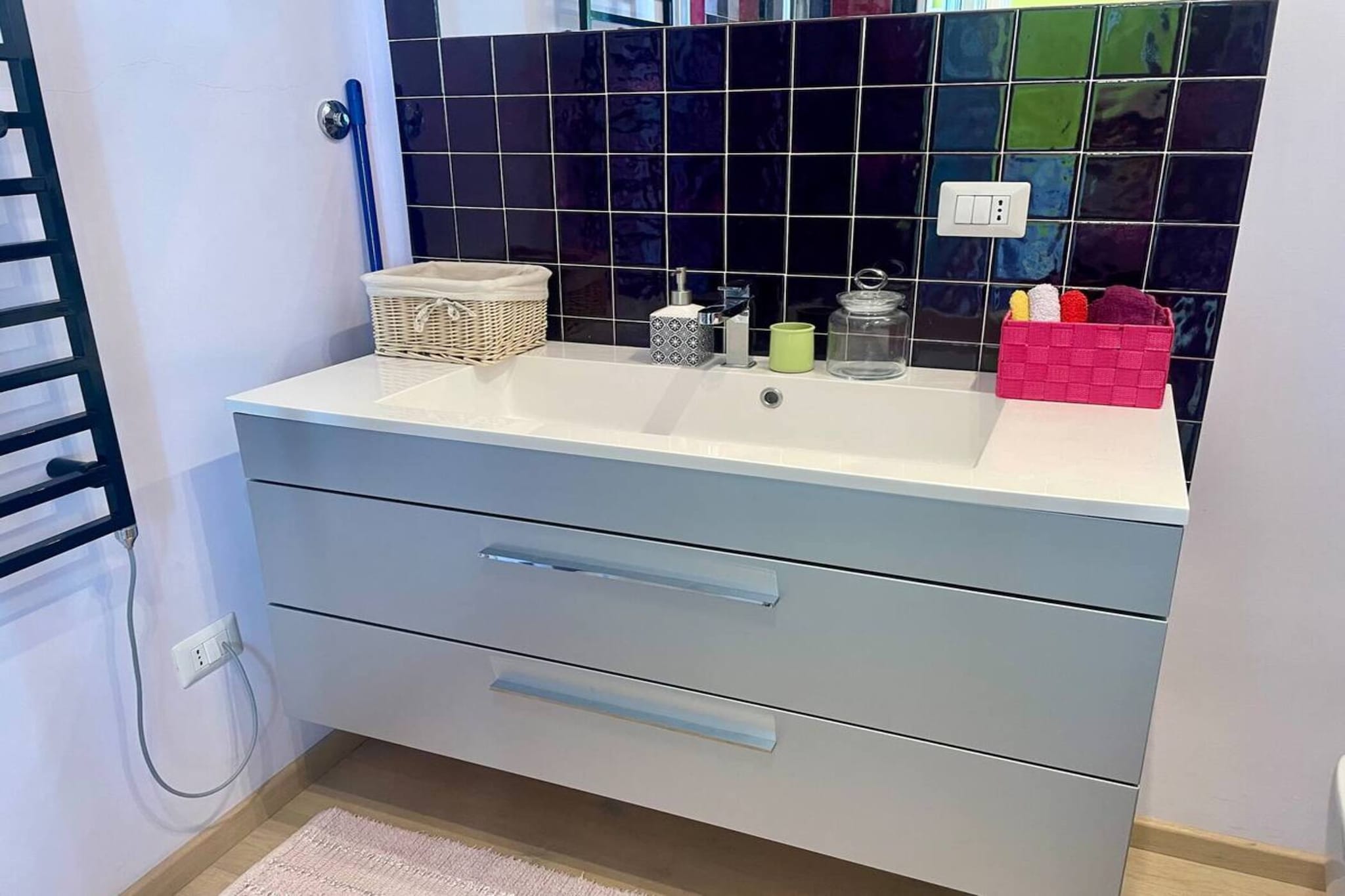 Juan-les-Pins Vue Mer Plage Piscine et Tennis-Bathroom