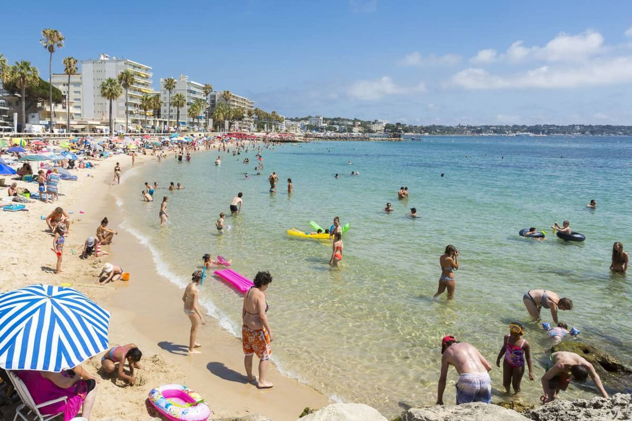 Juan-les-Pins Vue Mer Plage Piscine et Tennis-Areas summer 5km