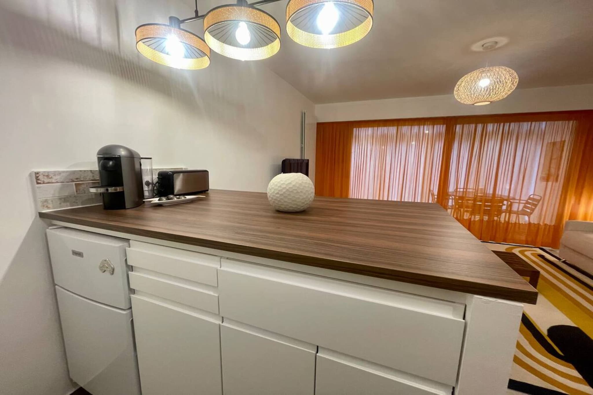 Living room(TV, dining table, seating area), Kitchenette(dining table, electric kettle, toaster), bedroom(double bed), bathroom(shower, washbasin, toilet), washing machine, air conditioning, parking, Alarm