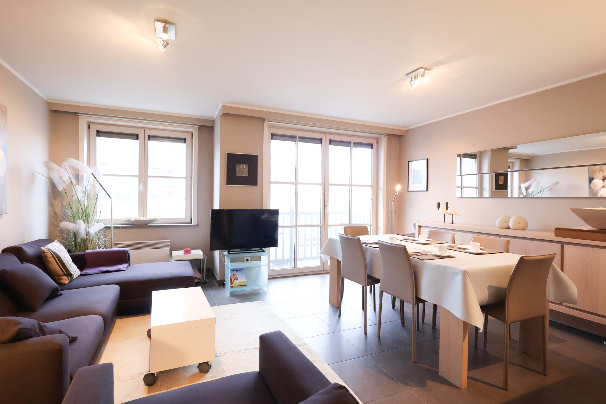 This modern and tastefully furnished apartment offers a comfortable retreat for up to four guests. It features two cozy bedrooms, one with a double bed and the other with a double bed made of two single mattresses. The spacious living room provides a welcoming space to unwind, while two private balconies offer a perfect spot to relax with a drink after a day out. The apartment is entirely smoke-free and does not allow pets. Entertainment options include a flat-screen TV and digital television, while WiFi ensures a connected stay. A garage box in the building provides secure parking.  

Located in the vibrant center, this apartment is within walking distance of the lively dike and beach, where you can enjoy scenic strolls along the coastline. The area is filled with charming cafÃ©s, restaurants, and shops, offering everything from fresh seafood to local delicacies. Nearby markets provide a taste of regional flavors, while boutique stores invite you to explore unique finds. Whether youâ€™re looking for relaxation or adventure, this location has something for everyone.  

Designed for convenience, the apartment includes a fully equipped open kitchen with a dishwasher, oven, microwave, fridge with freezer compartment, and a Nespresso machine. The bathroom features a bathtub, sink, and toilet, while a separate shower room with an additional sink adds extra comfort. A lift provides easy access to the third-floor apartment, making it a perfect choice for a relaxing and enjoyable stay.