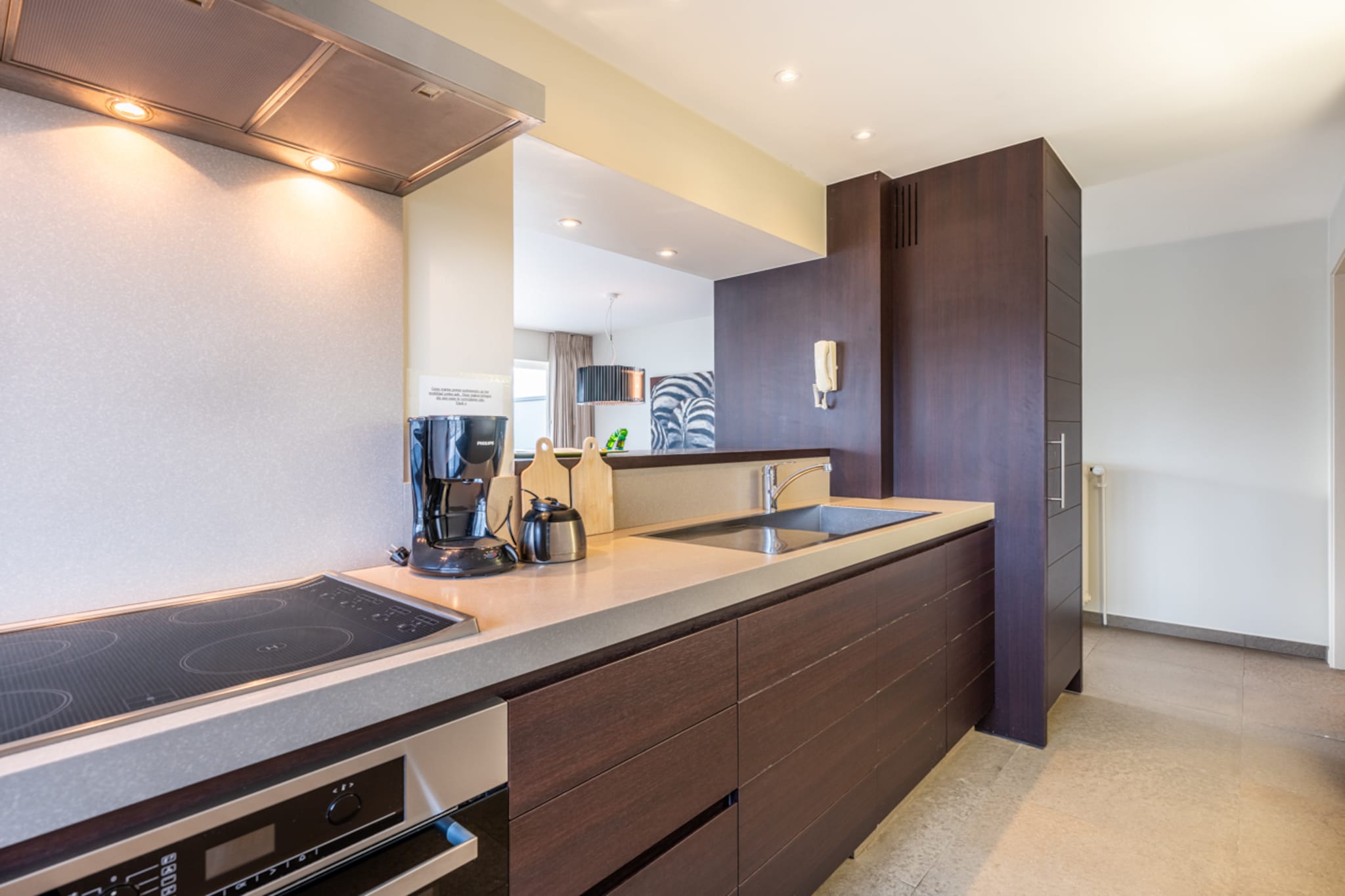 On the 2nd floor: (Kitchen(hob, coffee machine, combination microwave, dishwasher, fridge(+ freezer)), Living/diningroom(TV(flatscreen, digital), dining table, seating area), bedroom(single bed(duvet, 90 x 200 cm), double bed(twin duvet, 160 x 200 cm)), bedroom(double bed(twin duvet, 160 x 200 cm)), bathroom(shower, washbasin), toilet(toilet))\n\nbalcony, lift, heating, Sea view