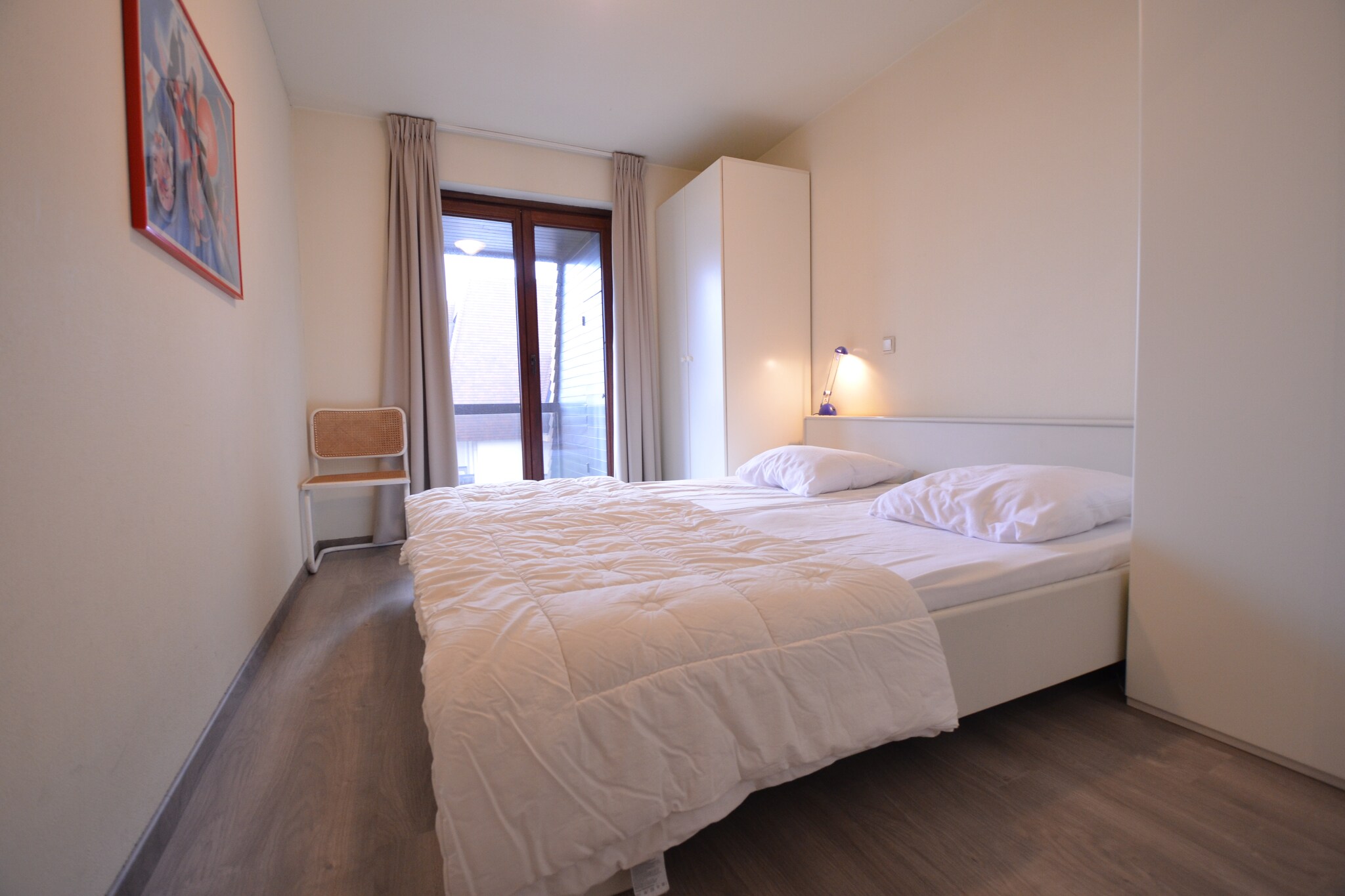 On the 5th floor: (open kitchen(hob, coffee machine(filter, pads), combination microwave, dishwasher), Living/diningroom(TV(digital), dining table, seating area, DVD player, stereo unit, balcony or terrace), bedroom(double bed(twin duvet, 140 x 200 cm)), bedroom(double bed or 2 single beds(duvet, 90 x 200 cm)), bedroom(single bed(duvet, 90 x 200 cm), single bed(duvet, 90 x 200 cm)), bathroom(shower, washbasin, toilet), toilet(washbasin, toilet), storage)\n\nDVD player, terrace, parking, heating, Sea view