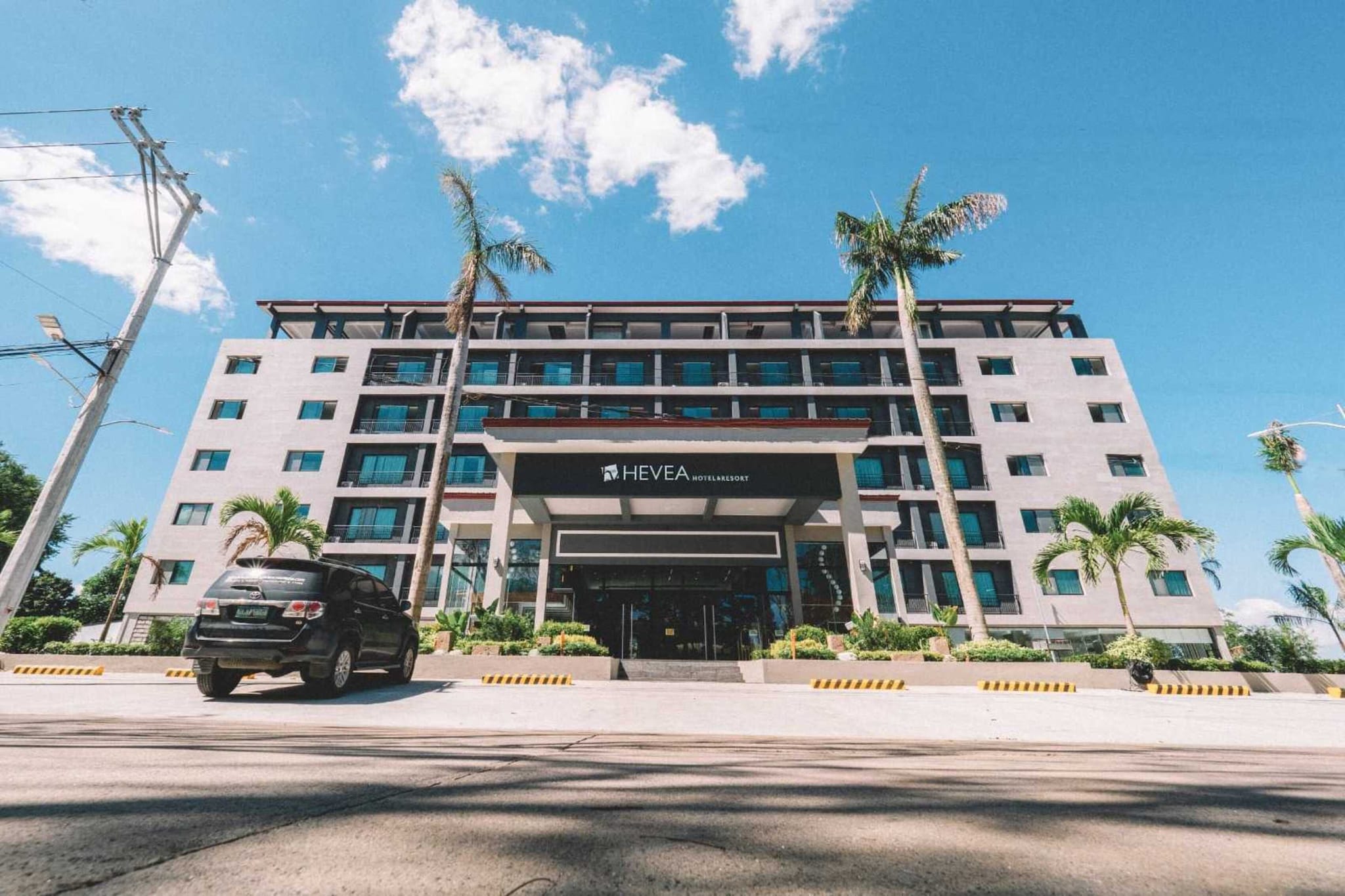 Welcome to your perfect family getaway in Angeles! Nestled in a peaceful setting just 5 km from Clark International Airport, Sunday Hevea Resort offers spacious, air-conditioned stays designed for comfort and relaxation. Each room comes with a private bathroom and all the modern essentials to make you feel at home.
Start your day with a generous buffet breakfast, including full English and Irish options. The on-site restaurant serves up delicious Asian dishes for lunch and dinner, with halal and vegetarian choices available to suit every appetite.
Take a dip in the refreshing saltwater swimming pool, unwind in the lush garden, or enjoy quality time at the family-friendly restaurant. With free WiFi throughout the property, staying connected is a breeze.
Whether you're exploring nearby attractions like SandBox – Alviera or attending events at Kingsborough International Convention Center, everything is within easy reach. And yes—free parking is available on-site for your convenience