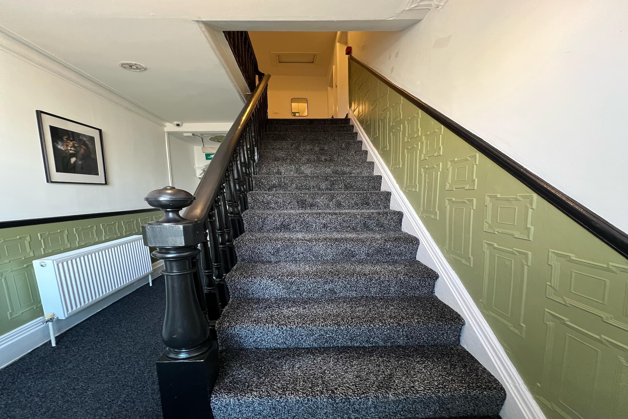 BV Aparthotel Huddersfield Ideal for Business & Leisure Stays-Overloop