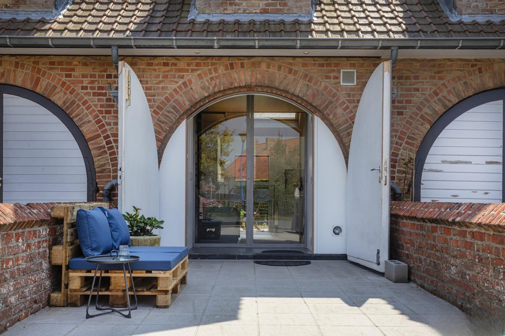 Beau Séjour + parking-Buitenkant zomer
