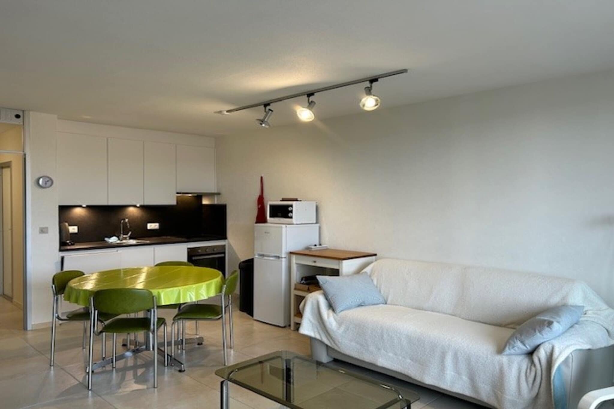 Malgré Tout 0207-Living room