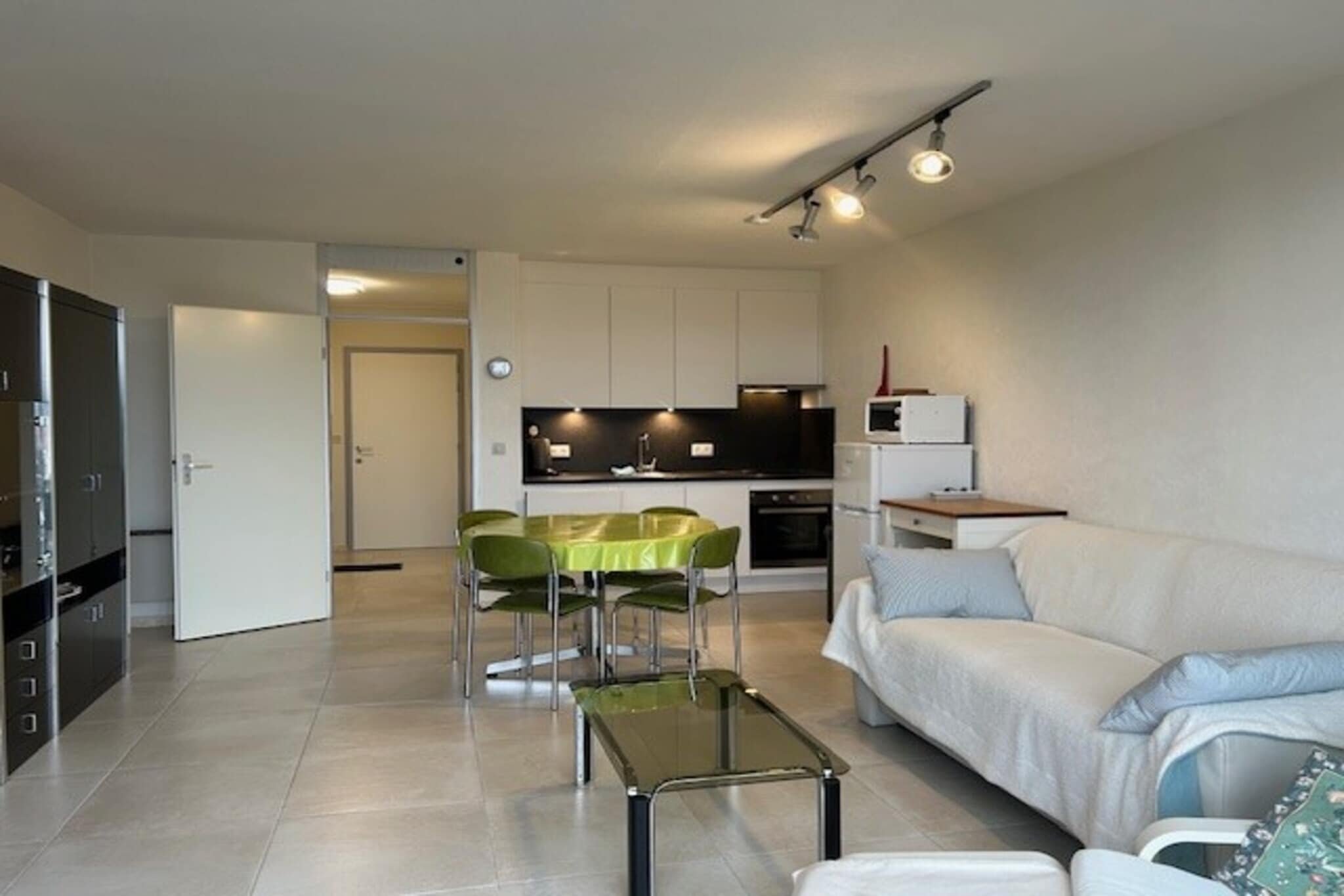 Malgré Tout 0207-Living room