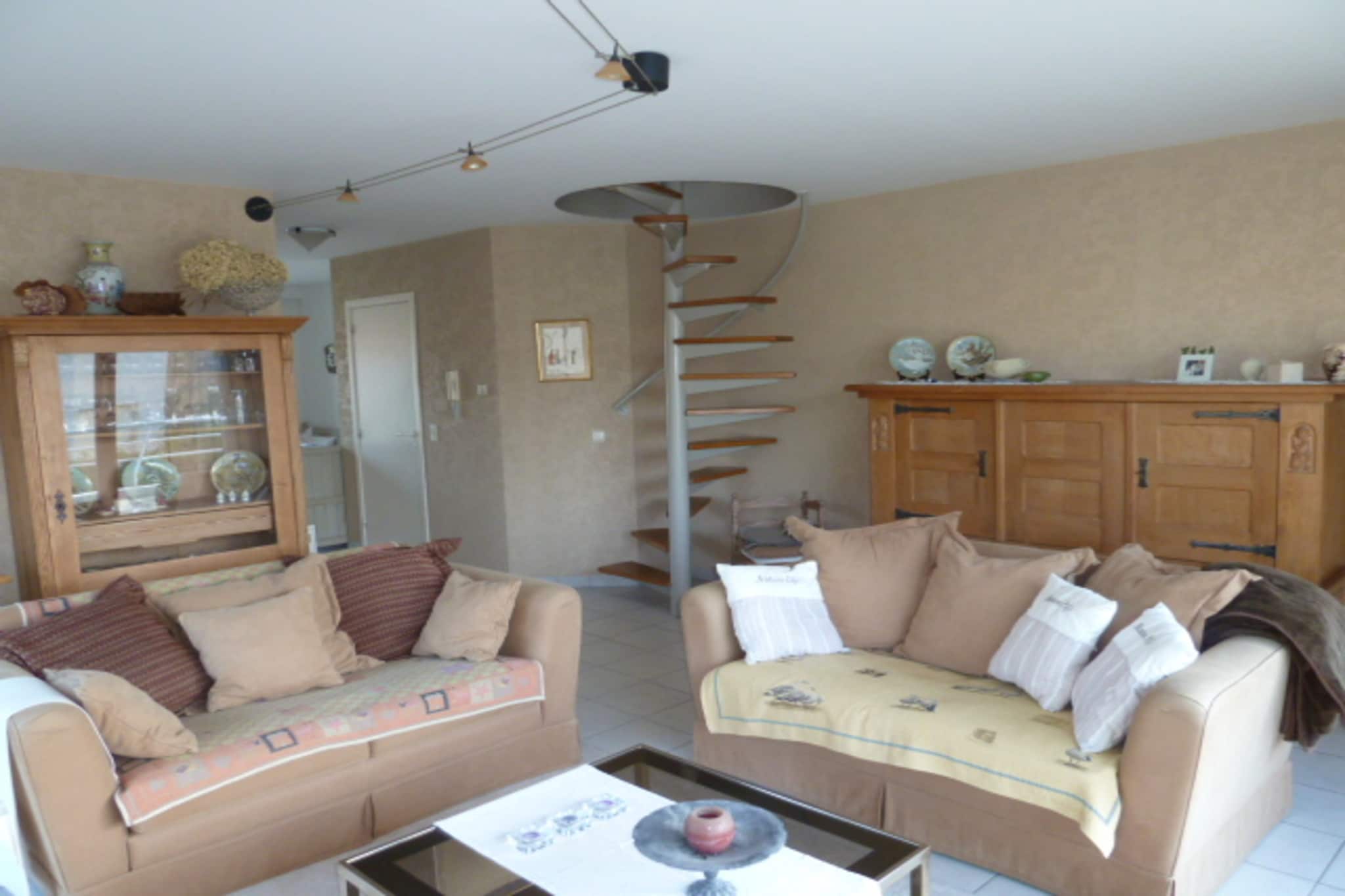 Peppino 0202-Living room