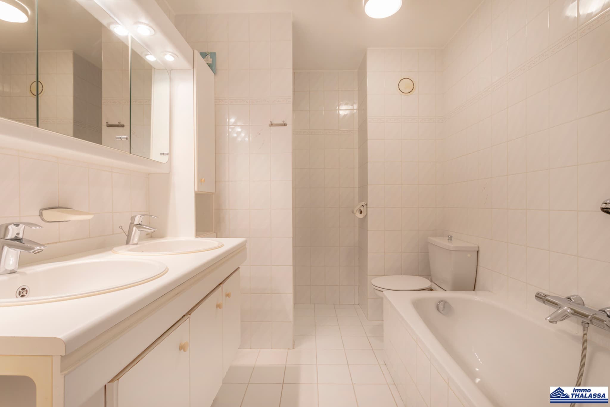 Quo Vadis 0501 + garage 83-Badezimmer