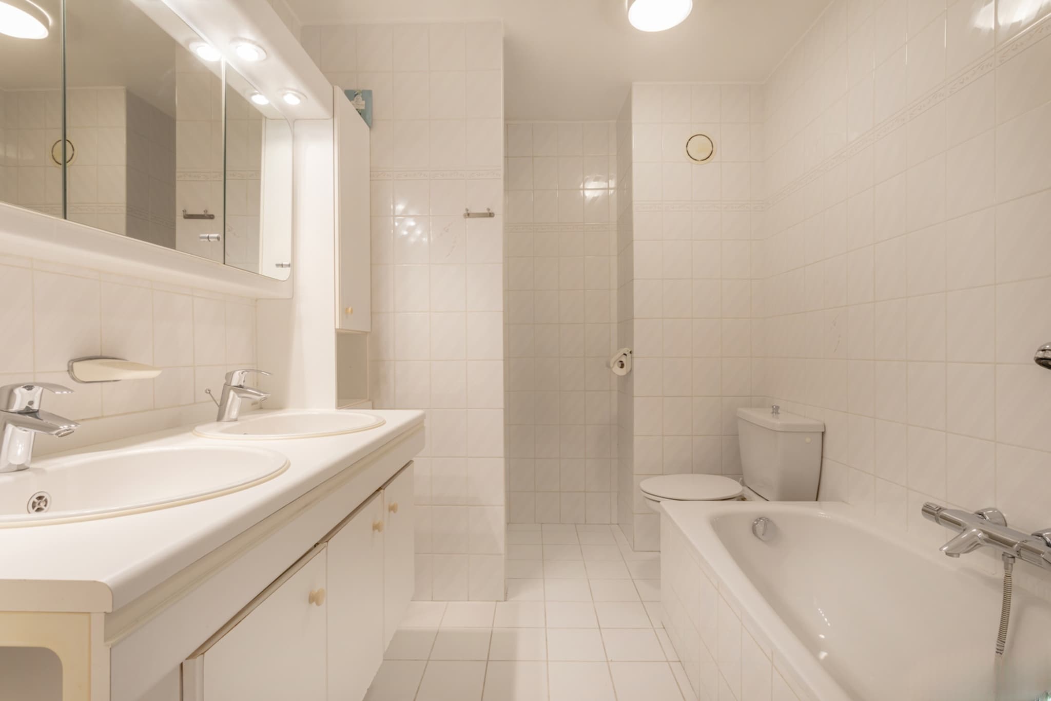 Quo Vadis 0501 + garage 83-Badezimmer
