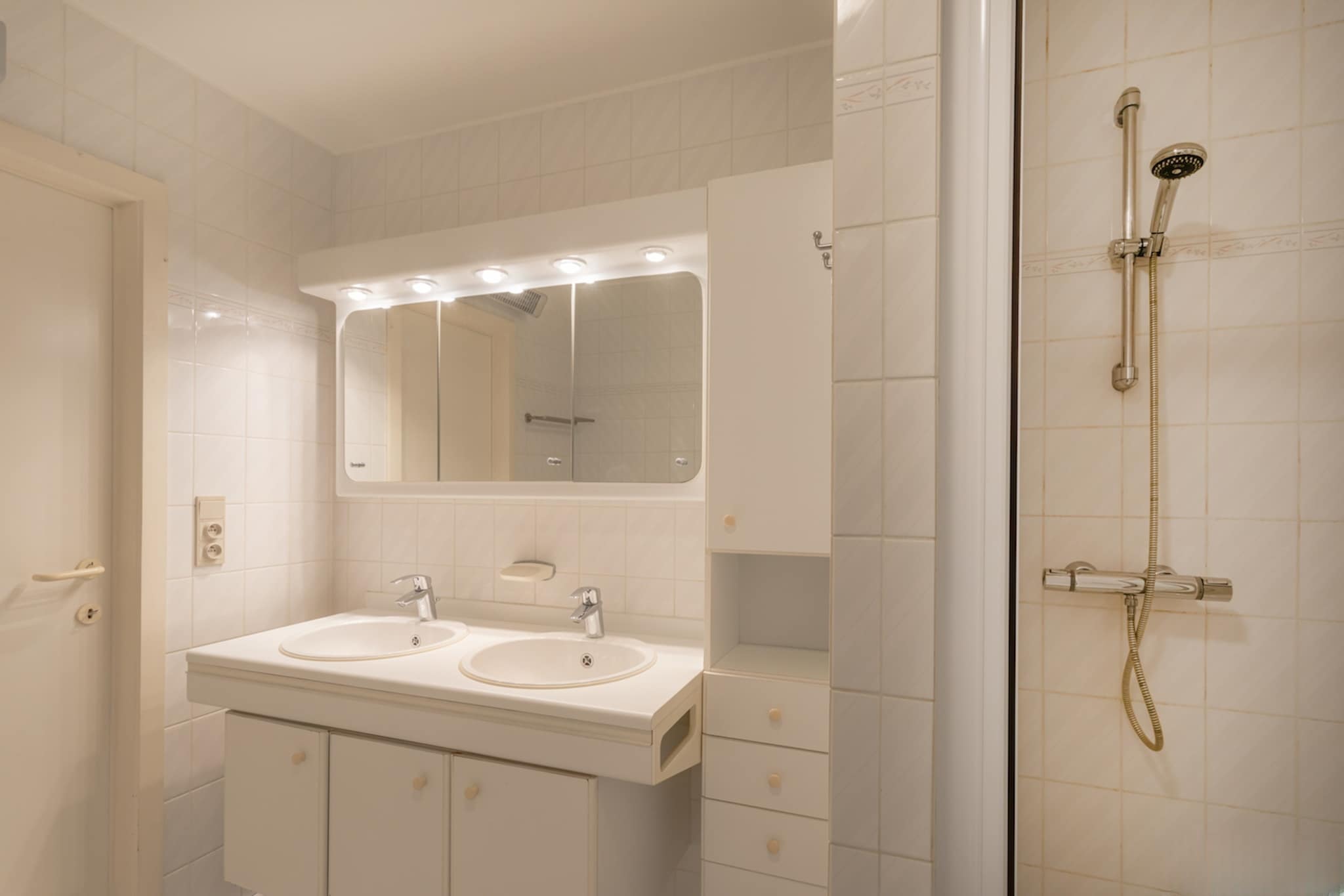 Quo Vadis 0501 + garage 83-Badezimmer