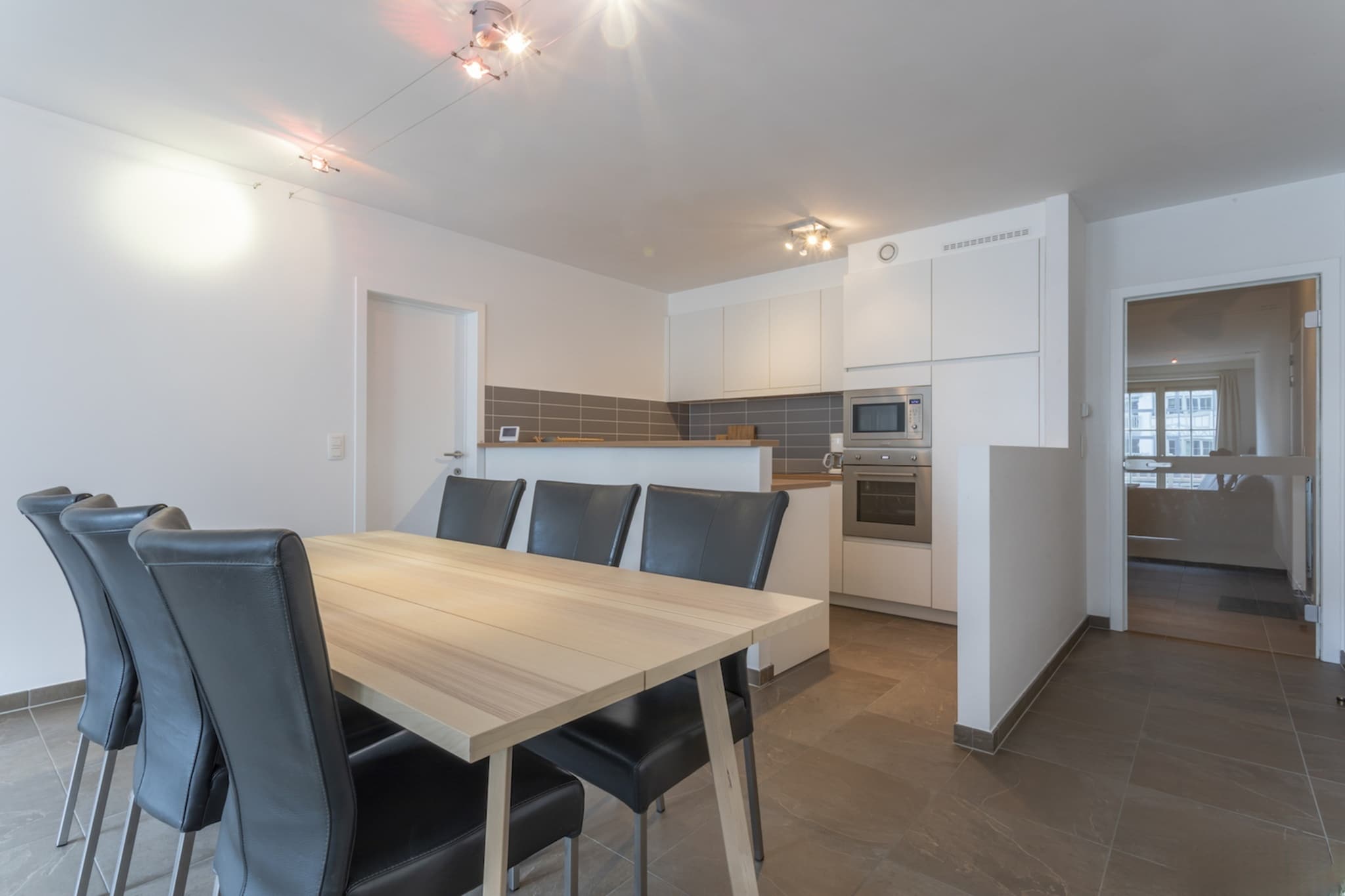 Wilcé 0102-Dining room
