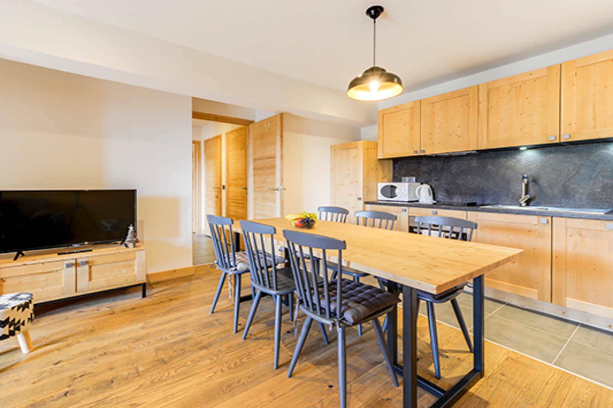 Living room(double sofa bed(twin duvet, 140 x 190 cm), TV(flatscreen, satellite)), open kitchen(hob(ceramic), electric kettle, toaster, coffee machine, oven, microwave, dishwasher, fridge, dishes and cutlery), bedroom(double bed(160 x 190 cm)), bedroom(single bed(90 x 190 cm), single bed(90 x 190 cm)), bedroom(single bed(90 x 190 cm), single bed(90 x 190 cm)), bathroom(shower), toilet(toilet), toilet, playroom, Internet access, Parking, cot, sauna, balcony, swimming pool(shared with other guests, heated, indoor), high chair