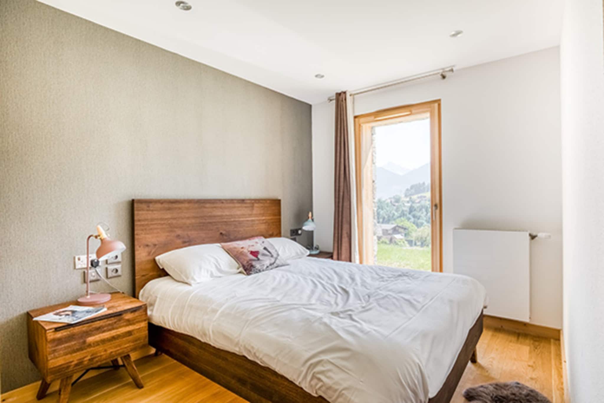 Nestled in the heart of the Alps in Haute-Savoie, this charming village offers a stunning backdrop with views of Mont-Blanc. The location is perfectly situated just an hour from the Swiss and Italian borders, 2 hours from Lyon, and only 5 km from the famous Megève resort. Guests can easily access two renowned ski areas: "Les Portes du Mont-Blanc" and "Evasion Mont-Blanc," making it a prime destination for winter sports. This family-friendly resort, labeled "Famille Plus Montagne," is ideal for families, offering a range of seasonal activities suitable for all ages.
In the summer, the area transforms into a picturesque haven, where visitors can enjoy a natural swim in the biotope lake with magnificent views of Mont-Blanc. Guests can explore numerous hiking trails, take part in invigorating walks with 360-degree panoramas, or bike through scenic mountain routes. The village provides a warm welcome for families, offering a variety of activities to help you connect with nature and enjoy the stunning alpine environment.
During winter, the region offers exceptional skiing with panoramic views over Mont-Blanc, set against the backdrop of beautiful pine forests. With accessible, family-friendly slopes and high-quality snow cover, the area provides a top-notch skiing experience. Combloux maintains its traditional alpine village atmosphere, free from large complexes, ensuring a tranquil and authentic alpine experience for all.