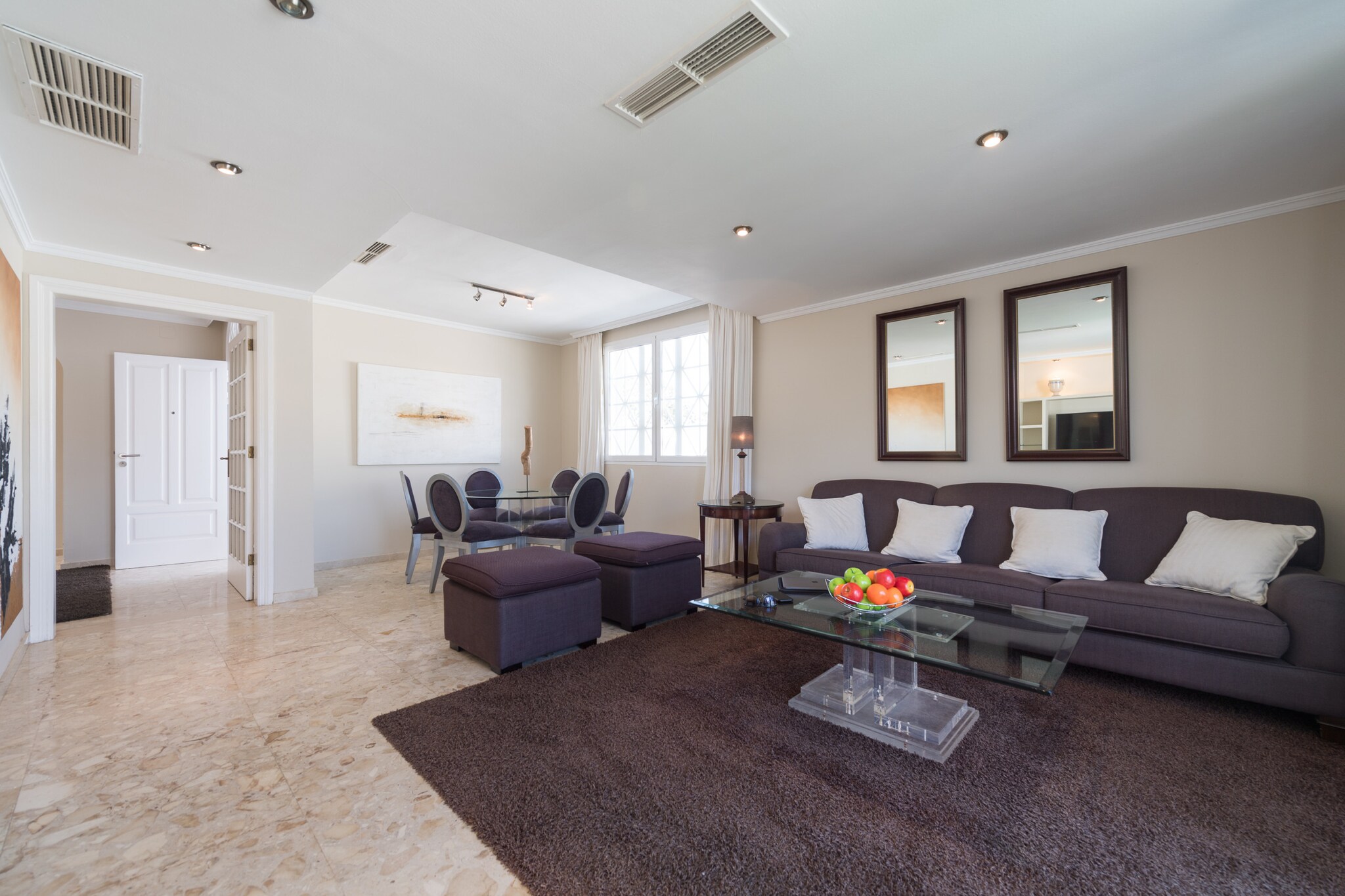 This modern villa in Maspalomas, Gran Canaria, offers a serene and private escape with a spacious layout of over 350 m². Located in a peaceful residential area, just a 5-minute drive from the famous dunes and Playa de Maspalomas, it features a private pool with hydromassage, an expansive outdoor terrace with a barbecue, and sun loungers for ultimate relaxation. The villa is designed with comfort in mind, offering air conditioning in all rooms (both hot and cold), and a variety of modern amenities for a stress-free stay.
The villa features three elegantly furnished bedrooms, including two with double beds and one with two single beds. The master bedroom has its own private bathroom with a shower, while there is an additional fully equipped bathroom. Inside, you'll find a spacious living room with views of the terrace, a fully equipped kitchen with a dishwasher, washing machine, and kitchen utensils, and a 55" smart TV with access to premium channels, Netflix, YouTube, and more. High-speed, unlimited Wi-Fi is available throughout the property to ensure that guests stay connected.
Outdoors, the large private pool and terrace await, where guests can unwind on the sun loungers or enjoy a meal in the covered dining area. The villa is ideally located near a supermarket, restaurant, shopping center, and golf course, with the beach just a short drive away. With its peaceful location away from the crowds, this villa is perfect for a family getaway or a relaxing retreat. Car use is recommended for easy exploration of the island, and additional amenities like cots and high chairs are available on request.