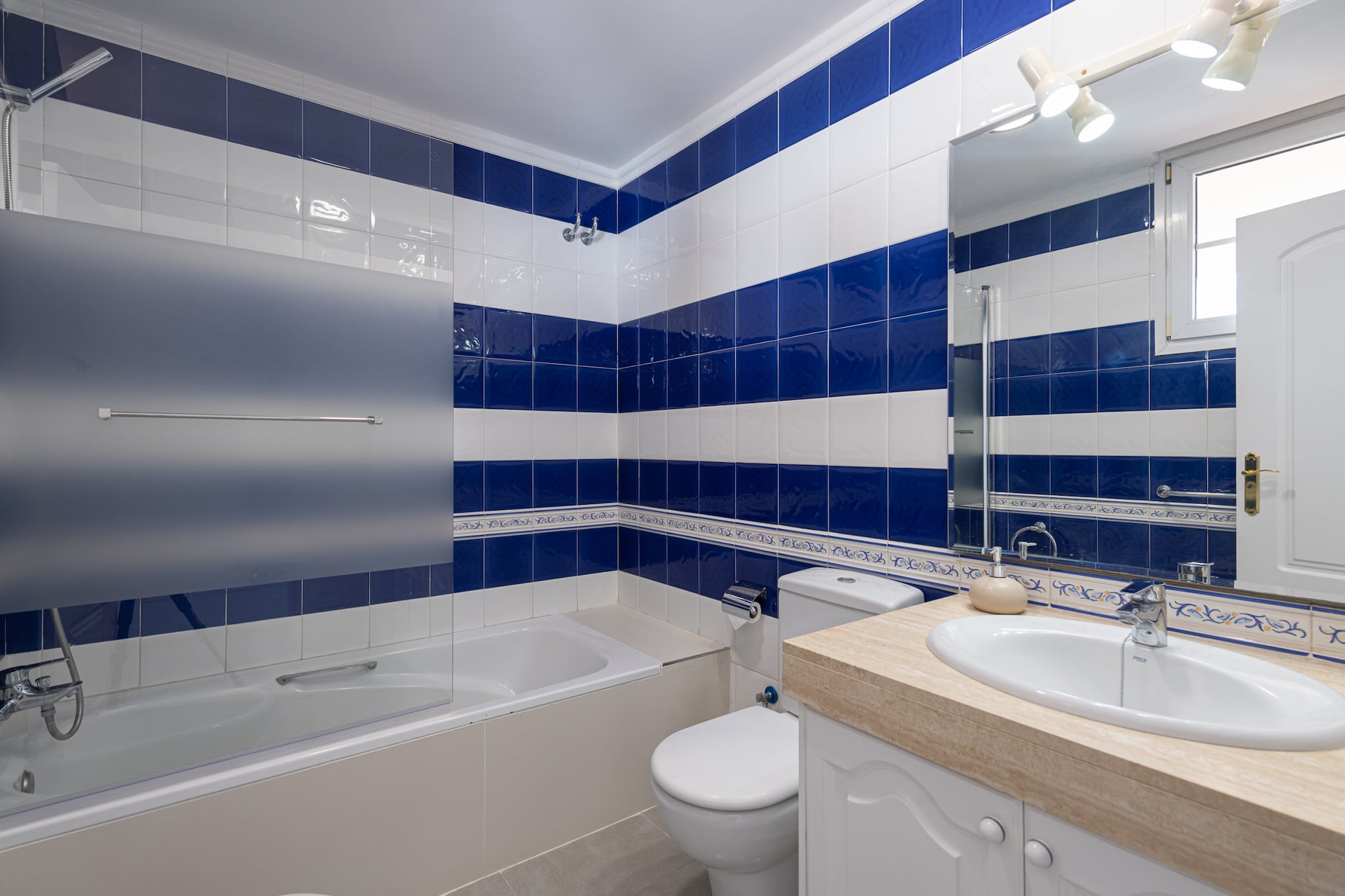 Blue Sea II-Bathroom