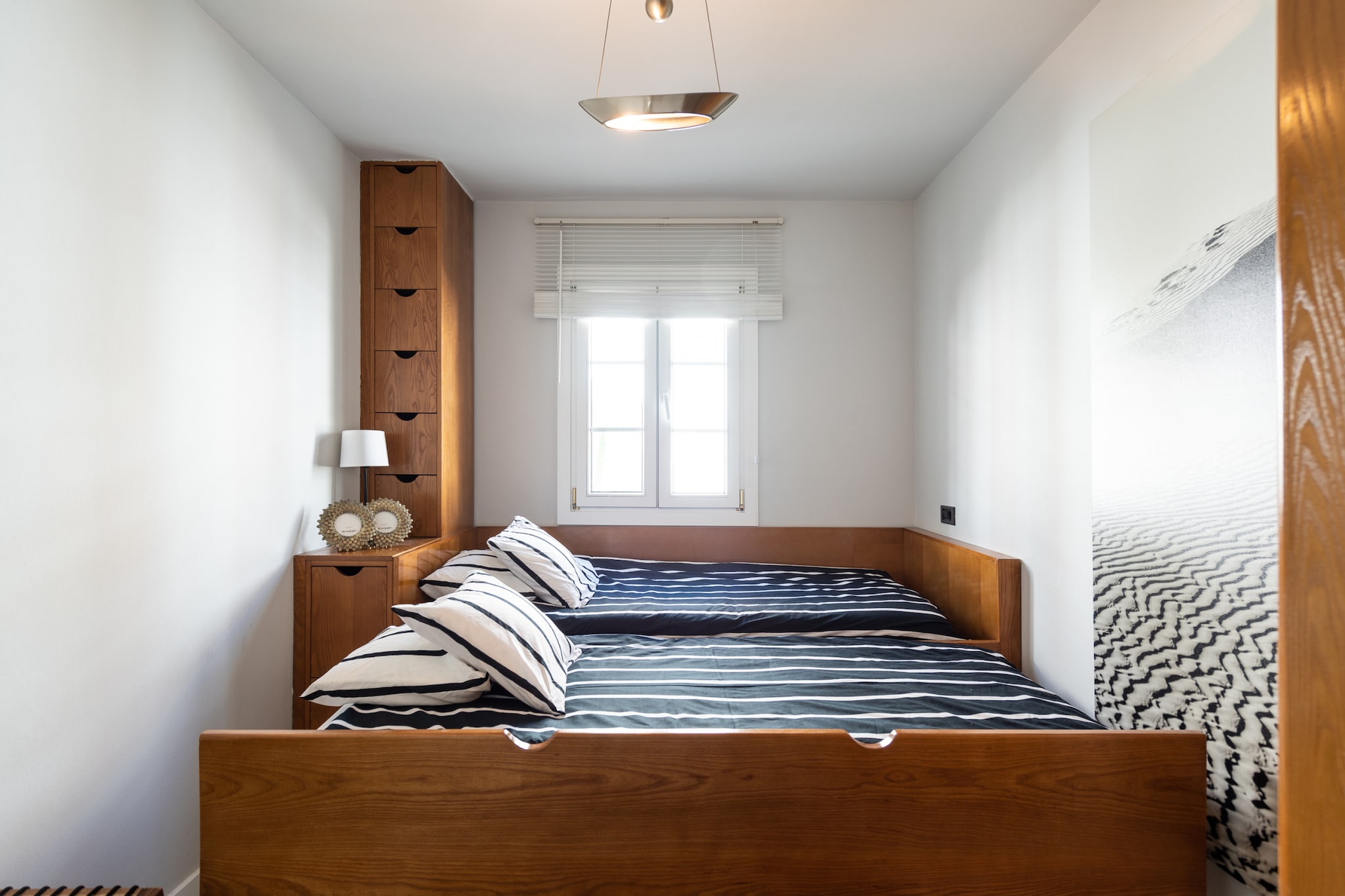 Kitchen(electric kettle, toaster, coffee machine, oven, microwave, fridge, freezer, dishes and cutlery), Living/diningroom(TV, dining table, seating area), bedroom(single bed, single bed), bedroom(double bed), bathroom(bath tub), bathroom(bath tub), Internet access, Garden Furniture , cot, washing machine, balcony, air conditioning, terrace, garden(fenced), sun loungers, BBQ, high chair, iron, hairdryer, Sea view