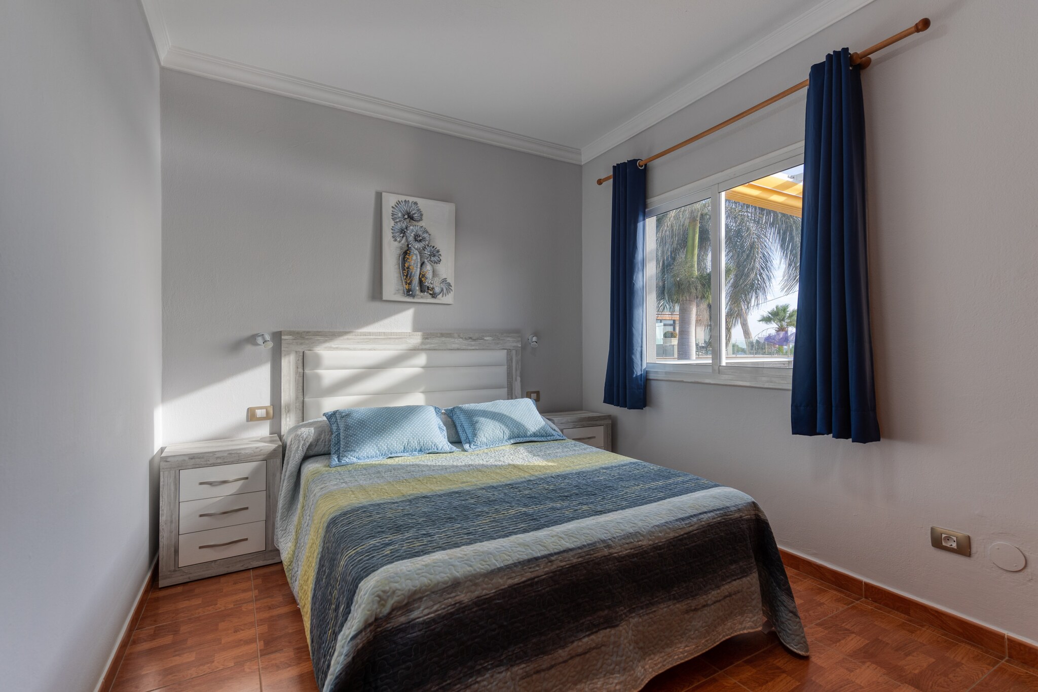 The apartment in MogÃ¡n has 2 bedrooms and capacity for 4 persons. Accommodation of 85 mÂ² cozy and has an exterior, located on beach, It has waterfront. The property is located 100 m sand beach "Mogan Beach", 100 m from the restaurant "Restaurants", 200 m rock beach "Mogan Beach", 500 m supermarket "Spar Supermarket", 15 km golf course "Anfi Tauro Golf", 15 km amusement park / theme park "Holiday World", 15 km water park "Aqualand", 45 km international airport "Gran Canaria Airport", 45 km airport "Gran Canaria Airport" and it is located in a a family-friendly zone and next to the sea. The accommodation is equipped with the following items: outdoor furniture, fenced plot, 60 mÂ² terrace, washing machine, iron, internet (Wi-Fi), hair dryer, 1 TV. The open plan kitchen, of hotplate of glass ceramics, is equipped with refrigerator, microwave, freezer, dishwasher, dishes/cutlery, kitchen utensils, coffee machine, toaster and kettle.